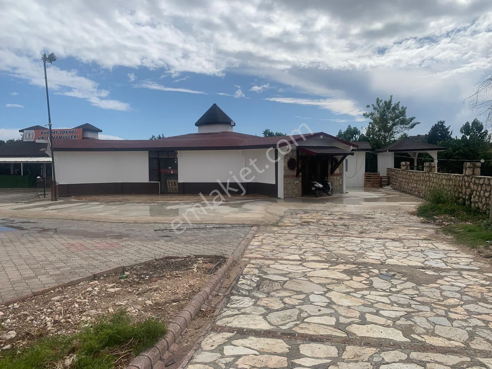 Kumluova Karadere Kavşağında 1.050 M² Ruhsatlı Kiralık Ticari İşyeri - Görsel 3