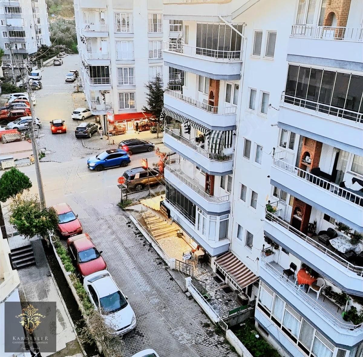 Güzelyalı Mahallesinde Denize Yürüme Mesafesinde Satılık Daire