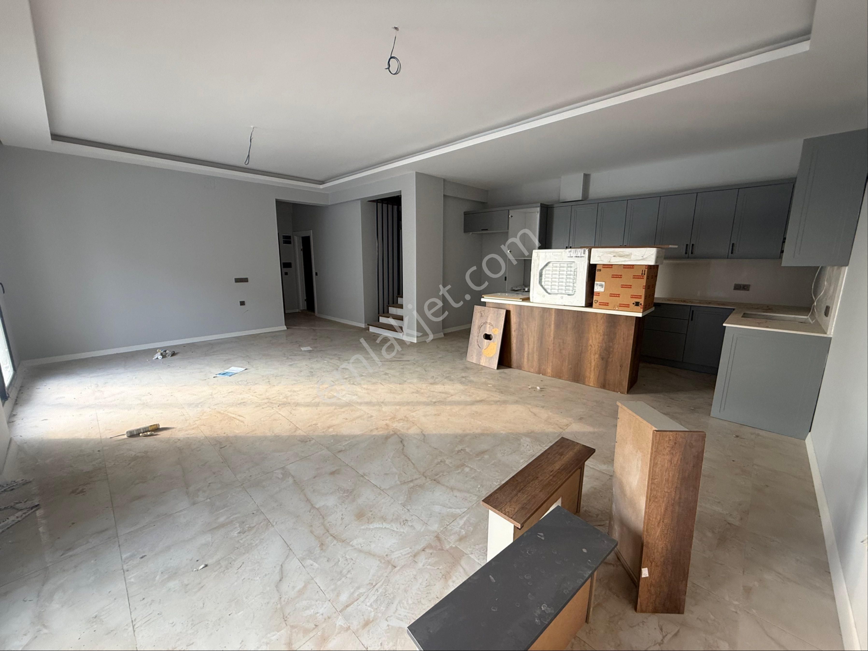 Akhisar Reşatbey'de Satılık Yüzme Havuzlu Triplex Sıfır Villa - Görsel 2