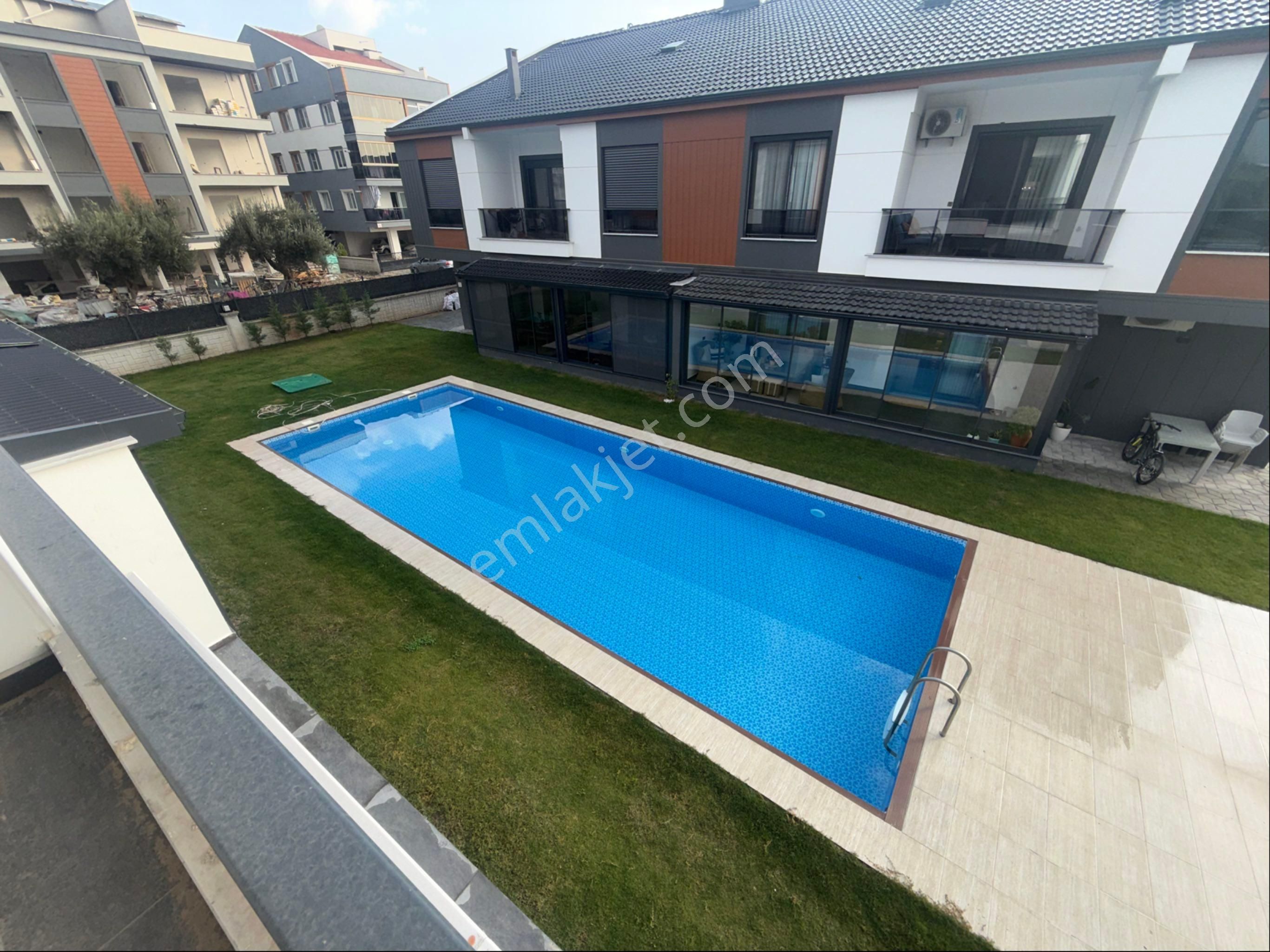 Akhisar Reşatbey'de Satılık Yüzme Havuzlu Triplex Sıfır Villa - Görsel 21