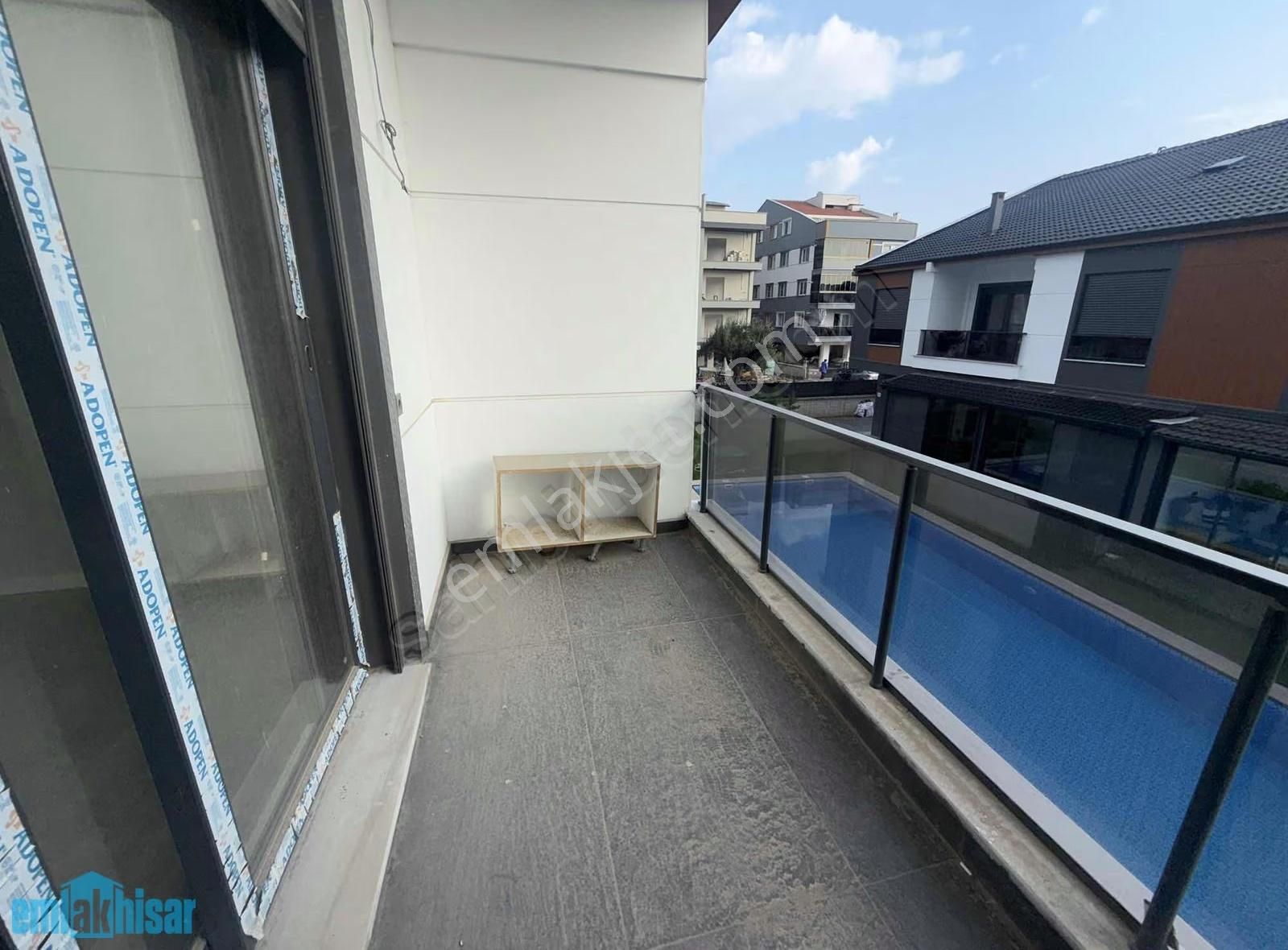 Akhisar Reşatbey'de Satılık Yüzme Havuzlu Triplex Sıfır Villa - Görsel 9