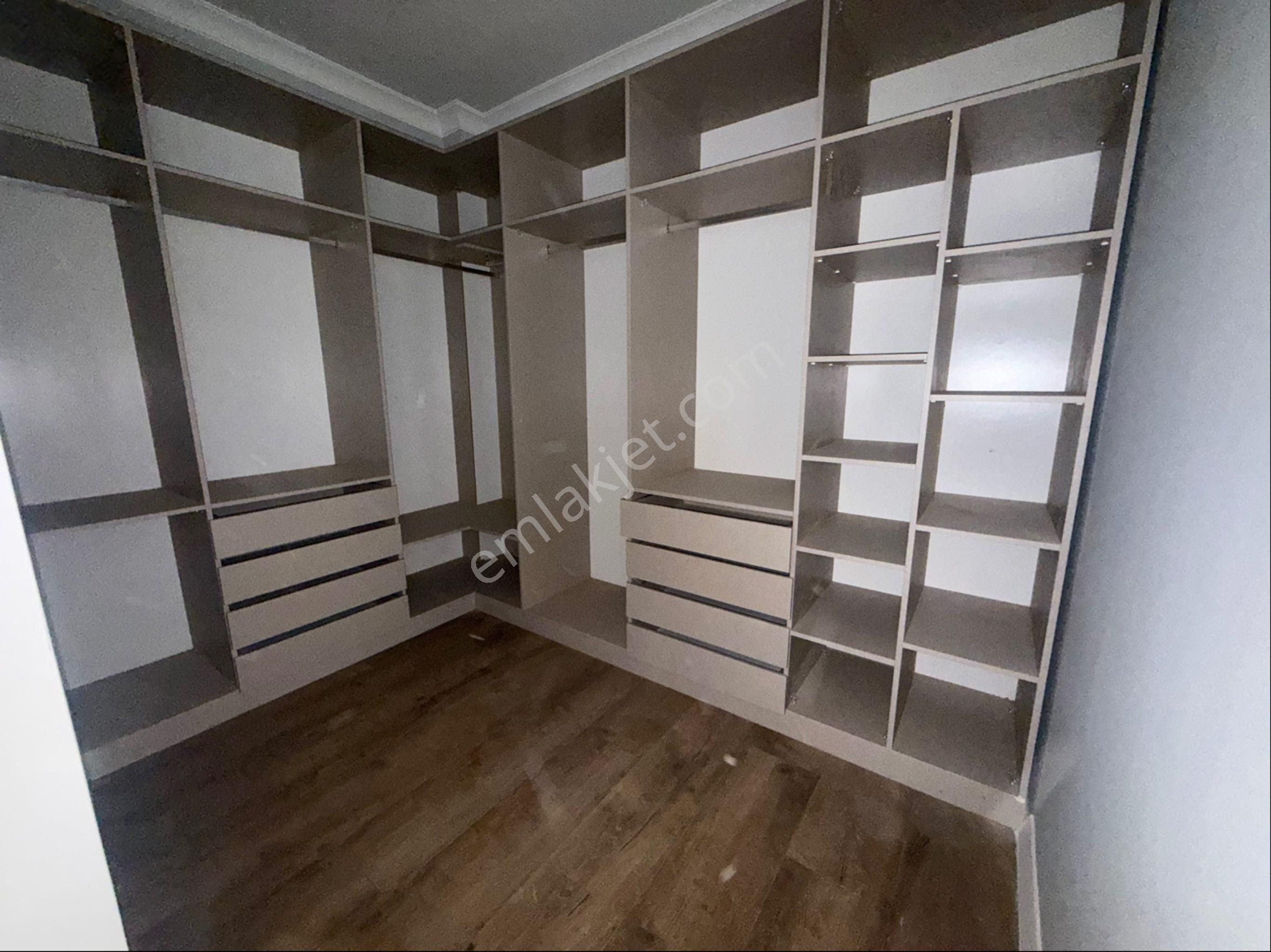 Akhisar Reşatbey'de Satılık Yüzme Havuzlu Triplex Sıfır Villa - Görsel 16