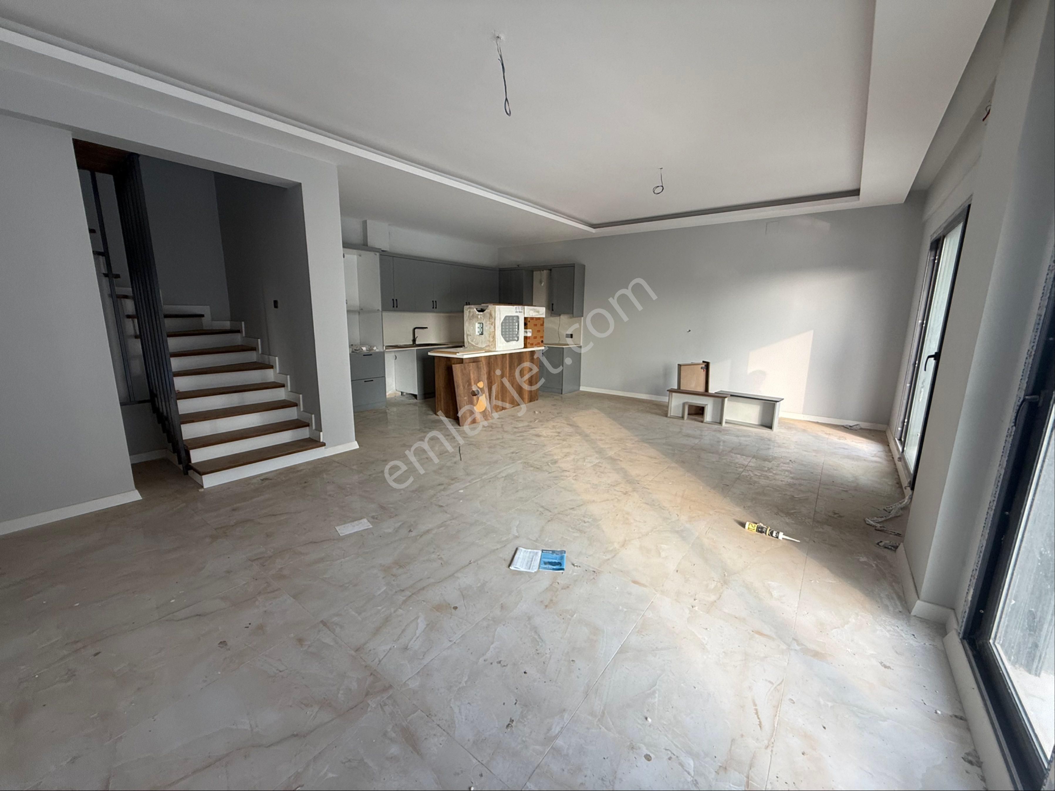 Akhisar Reşatbey'de Satılık Yüzme Havuzlu Triplex Sıfır Villa - Görsel 5