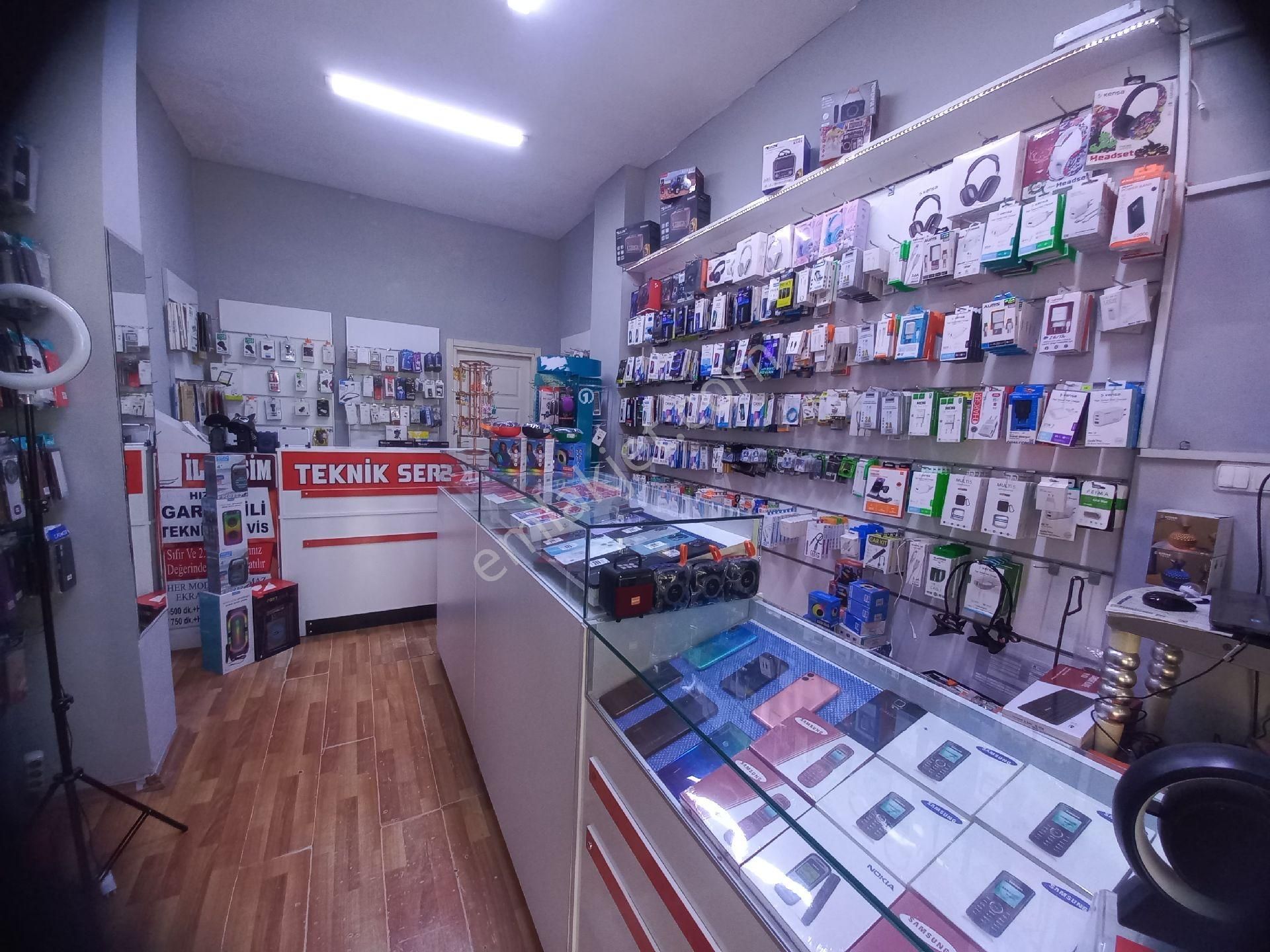 Y Dudullu Mahallesinde Cadde Üzerinde Devren Kiralık Cep Telefoncu Dükkanı