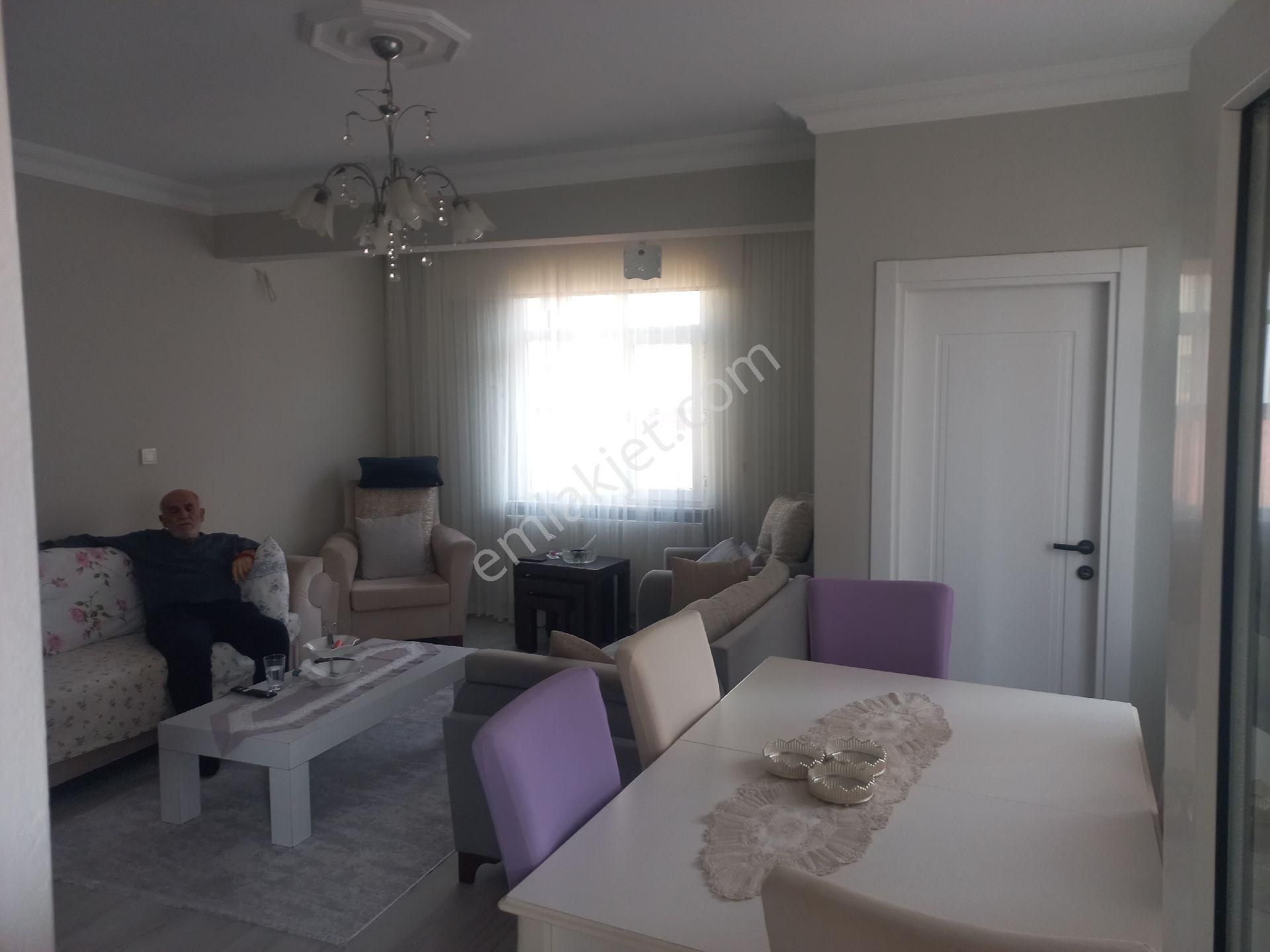 Cemil Meriç Mahallesinde Metro Ve Alemdağ Caddesine Çok Yakın Satılık Daire - Görsel 2