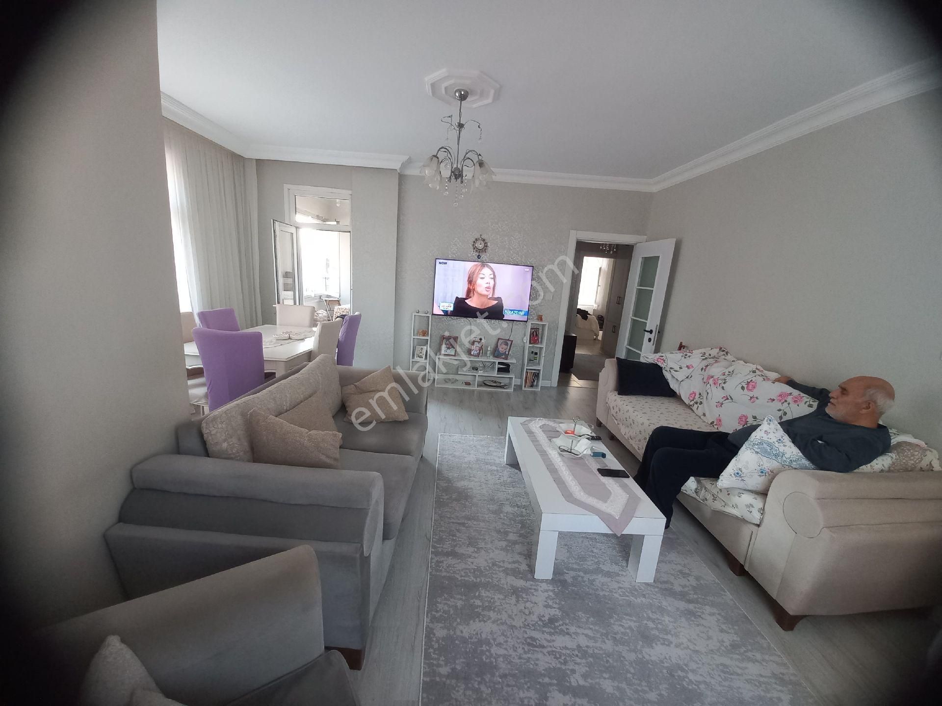 Cemil Meriç Mahallesinde Metro Ve Alemdağ Caddesine Çok Yakın Satılık Daire - Görsel 4