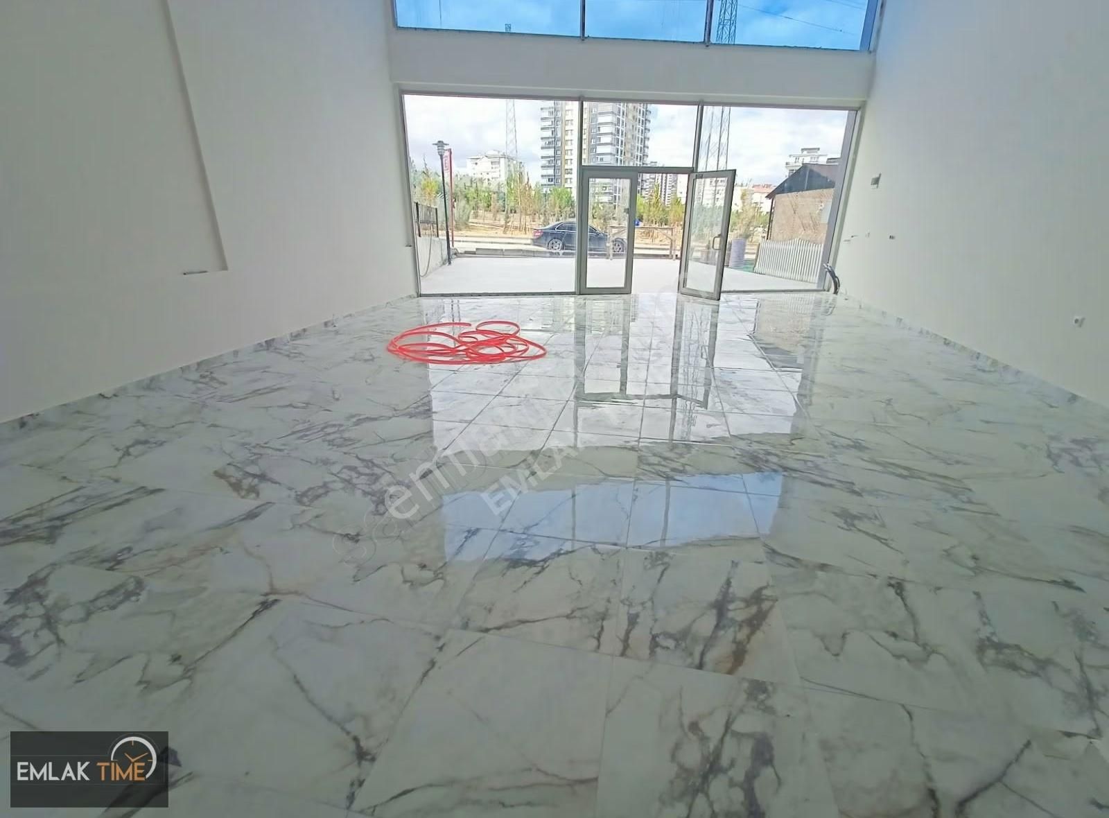 Baglıcada Bulvar Da 210 Mt Kiralık Dükkan - Görsel 2