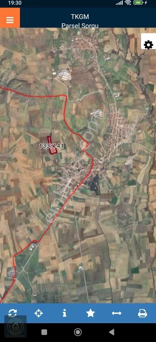 Evreşe,de İmar Sınırında Yatımlık Tarla