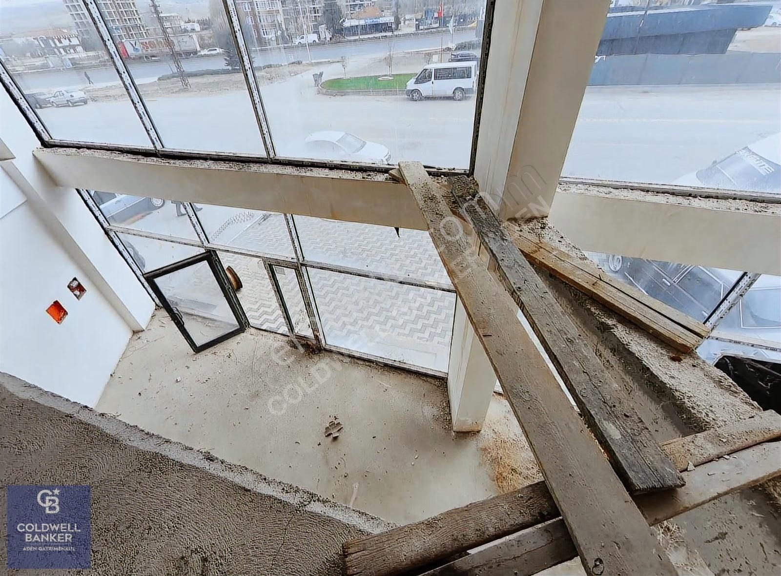 Protokol Yolu Üzerinde Köşe Başında Satılık Dükkan - Görsel 4