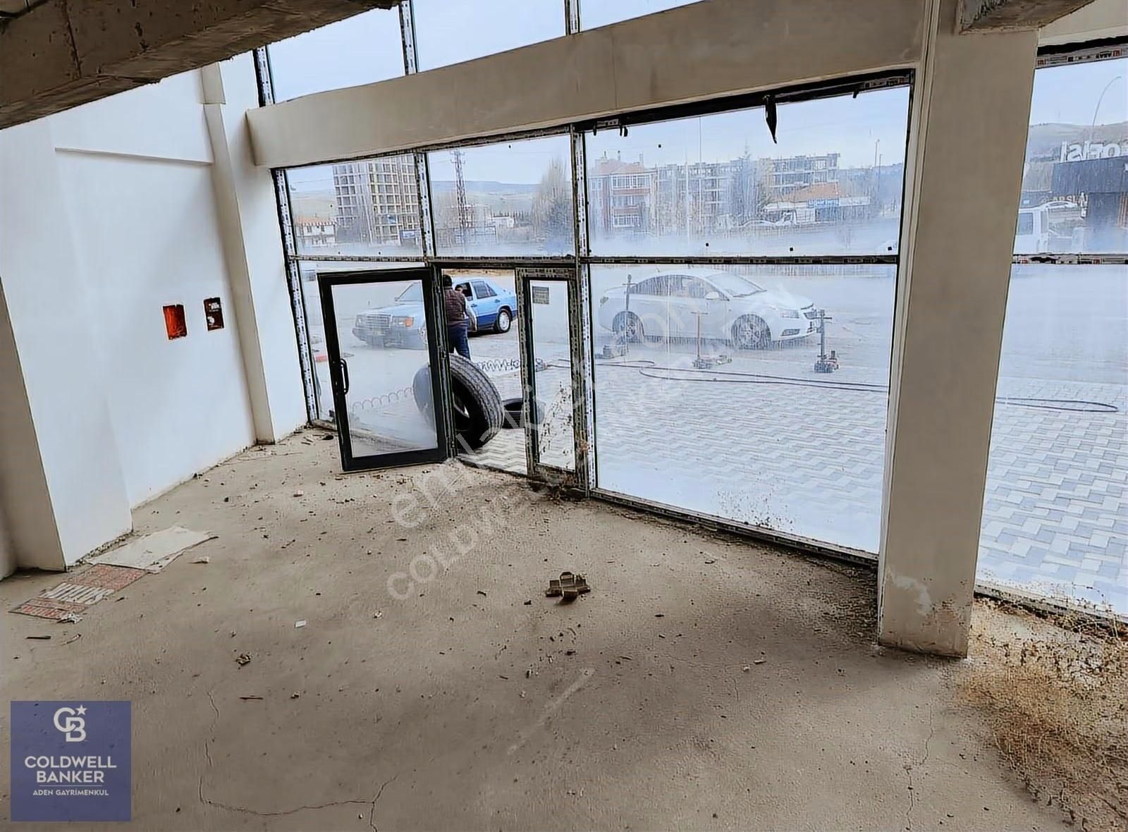 Protokol Yolu Üzerinde Köşe Başında Satılık Dükkan - Görsel 6