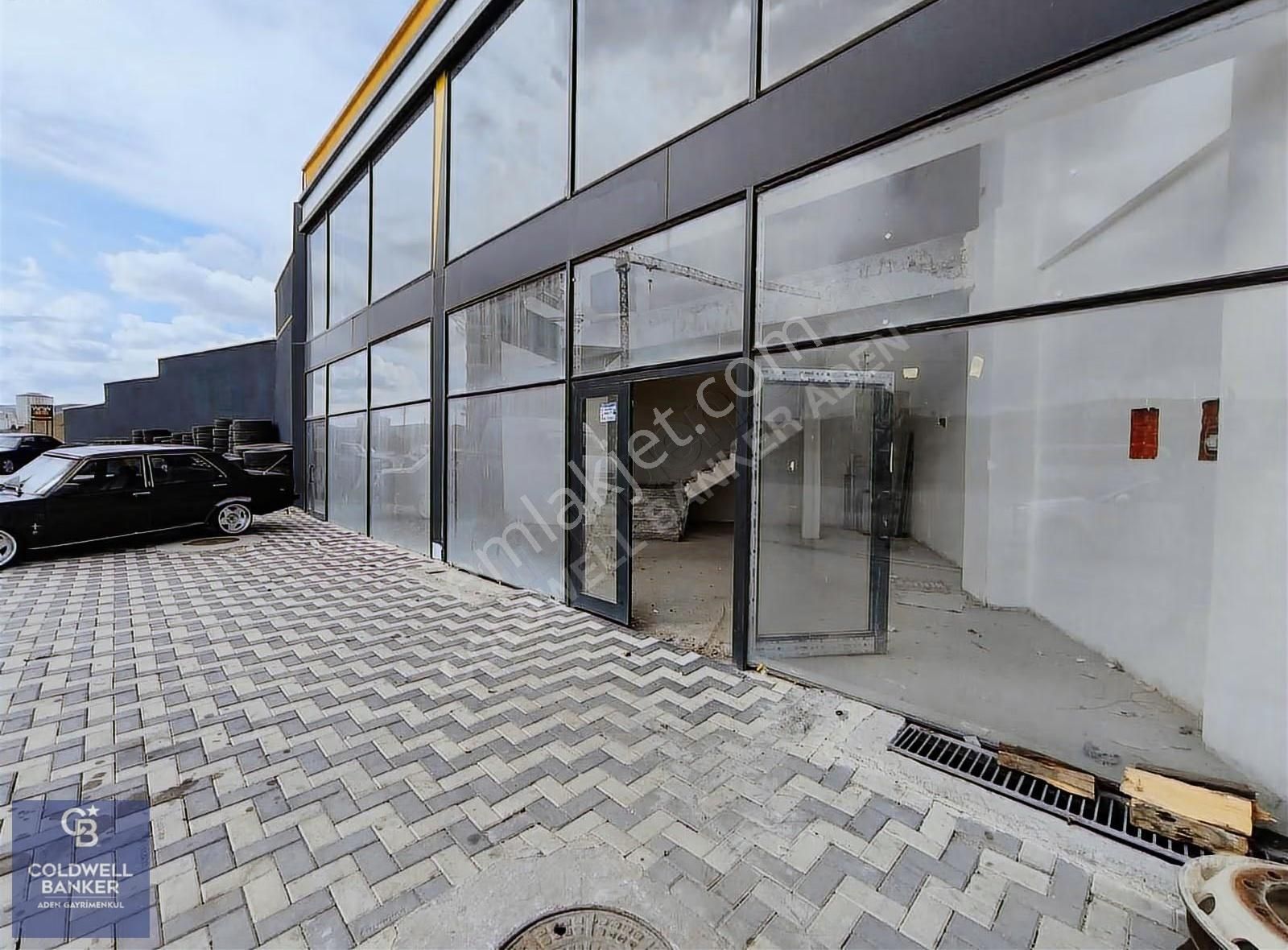 Protokol Yolu Üzerinde Köşe Başında Satılık Dükkan