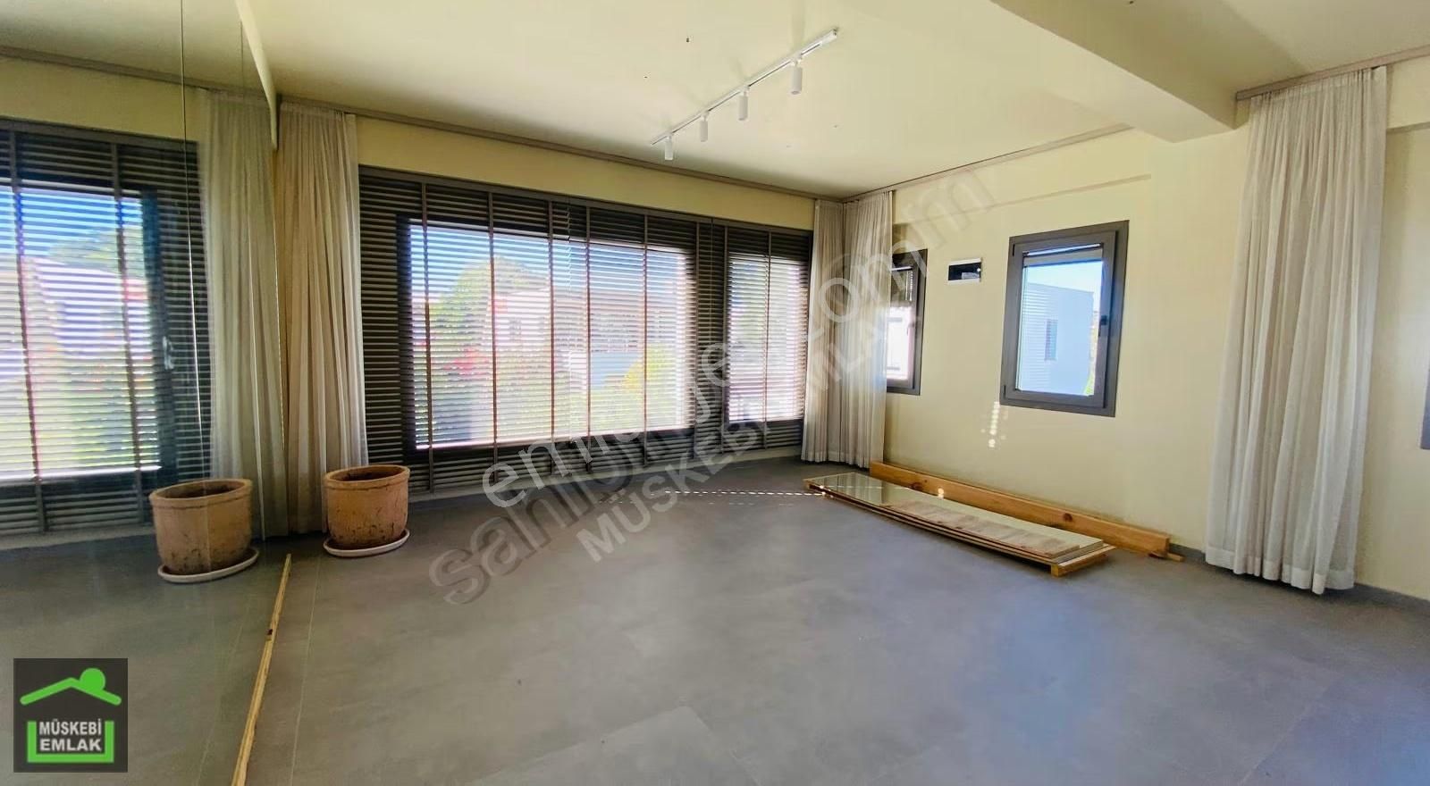 Bodrum Bitez'de Cadde Capheli Üst Kat Kiralık Ofis - Görsel 3