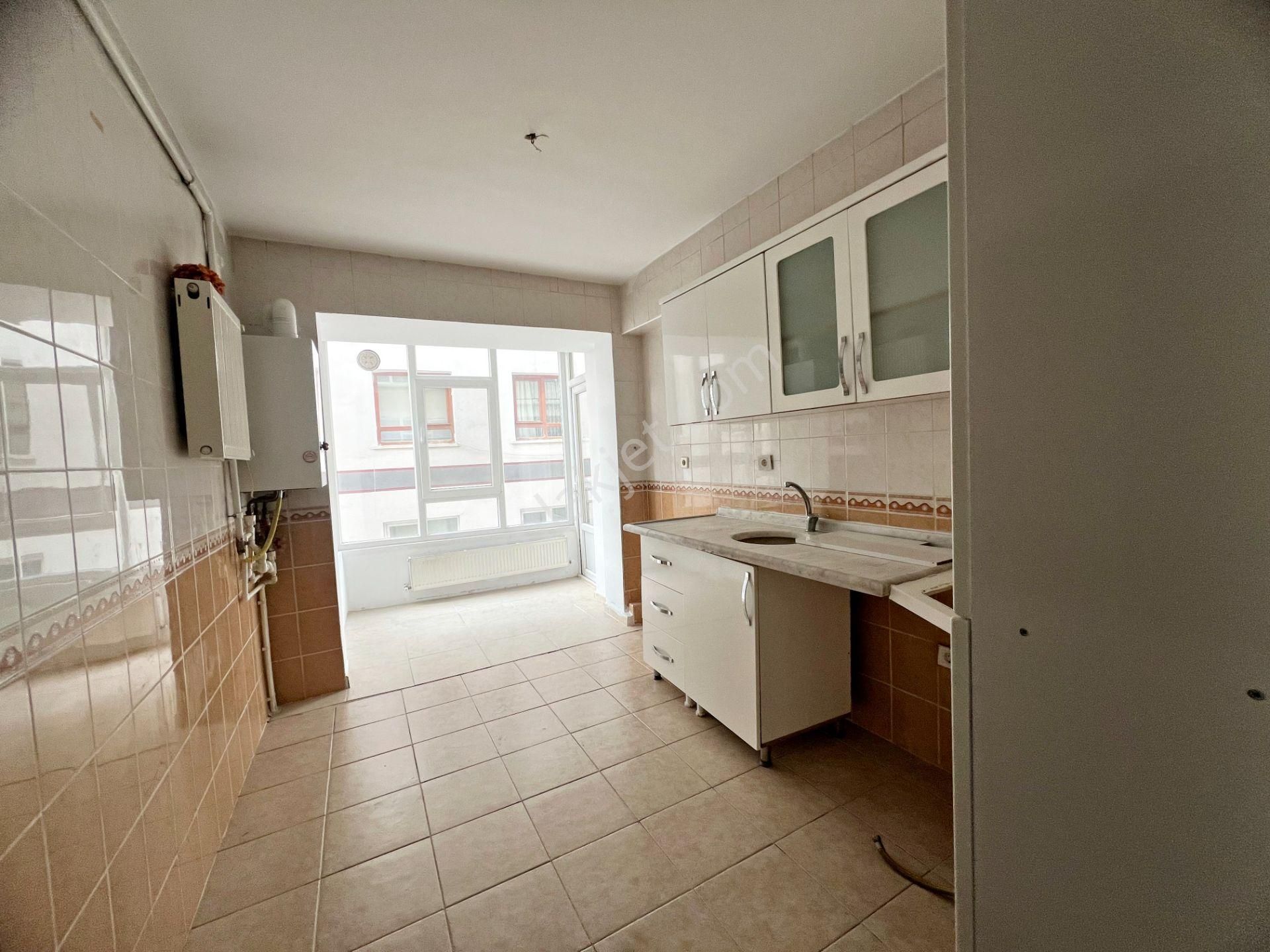 Cihandan Pamuklarda Kızılcahamam Caddeye 2bina Yakın 3+1 Daire