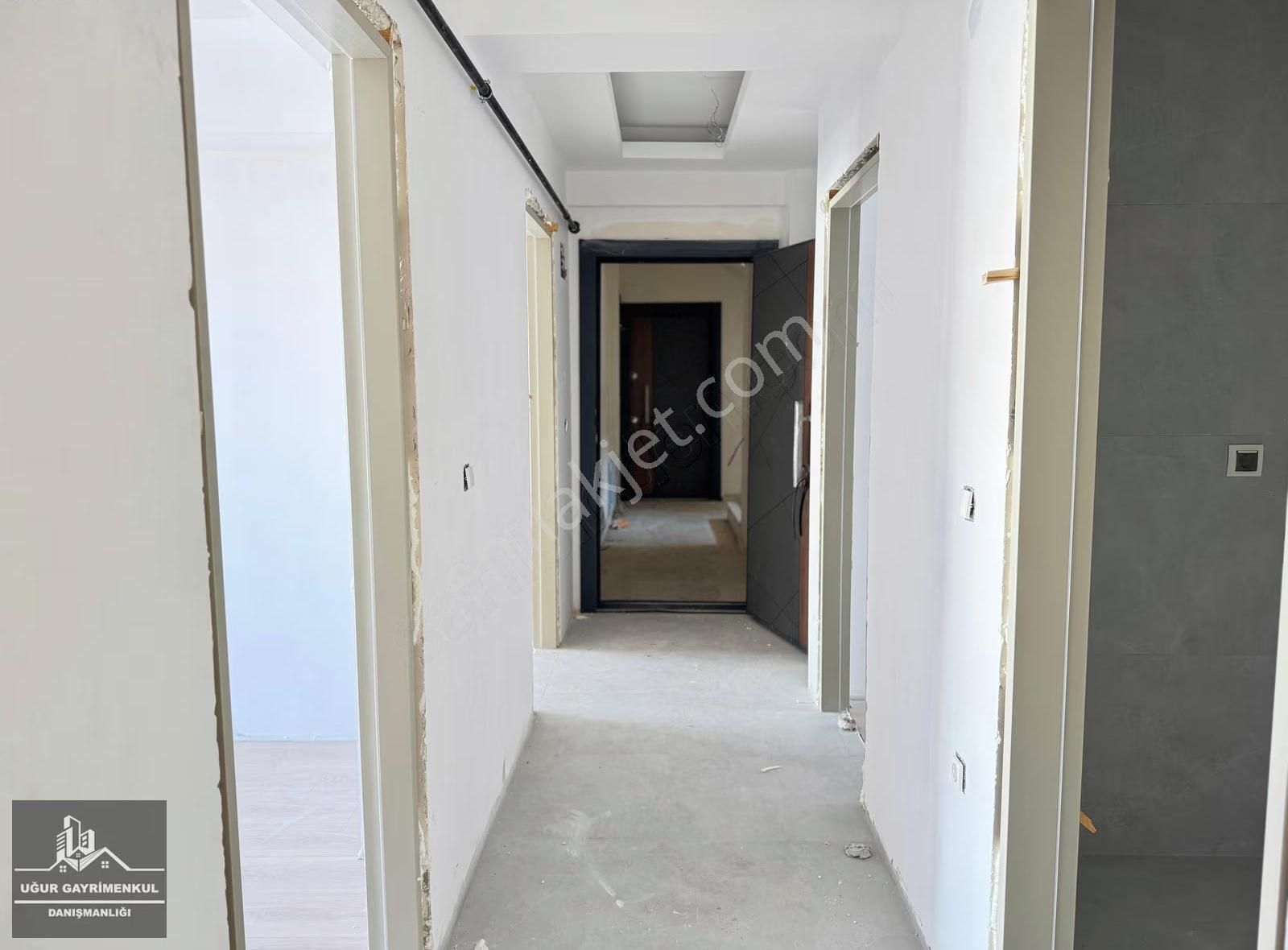 Uğur Gayrimenkul'den Manastır'da Modern Tasarımlı 3+1 Daire - Görsel 17