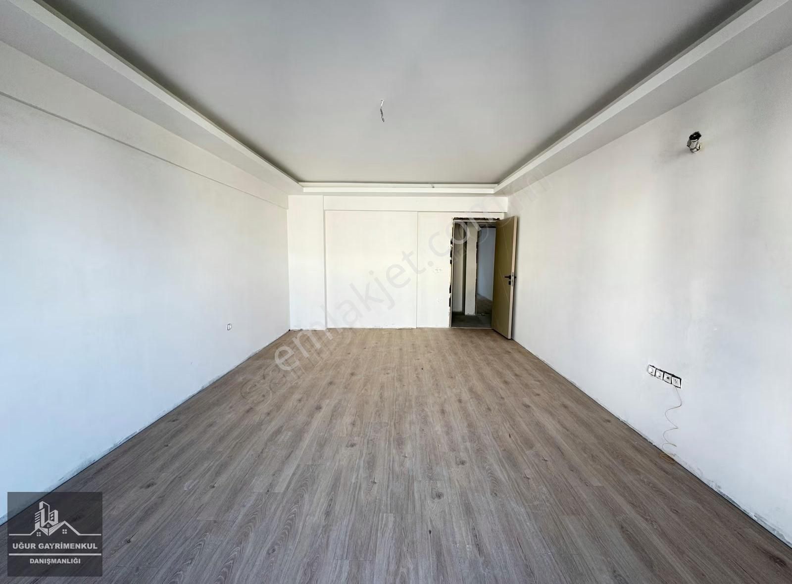 Uğur Gayrimenkul'den Manastır'da Modern Tasarımlı 3+1 Daire - Görsel 32