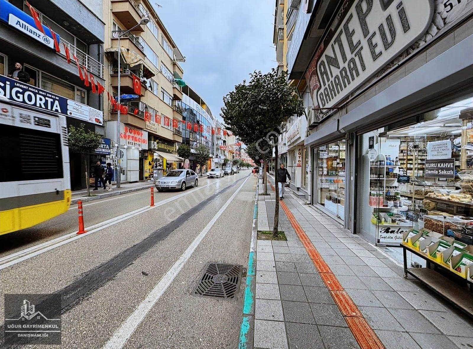 Uğur Gayrimenkul'den Muhteşem Lokasyonda Devren Satılık Dükkan