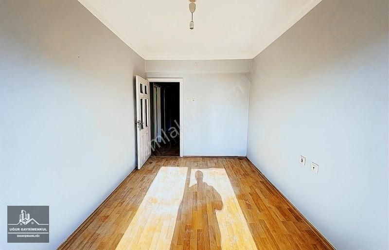 Uğur Gayrimenkul'den Orhangazi Caddesinde Satılık 3+1 Daire