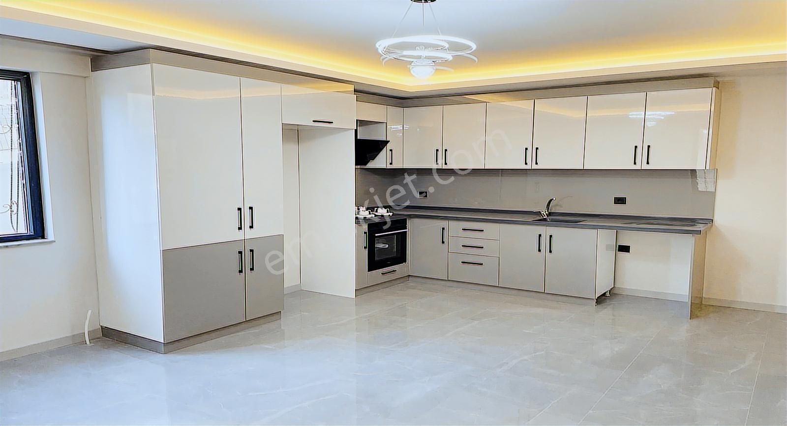 Yuvam'dan Hisar'da 3+0 Amerikan Mutfaklı Ultra Lüx Yapılı Daire!