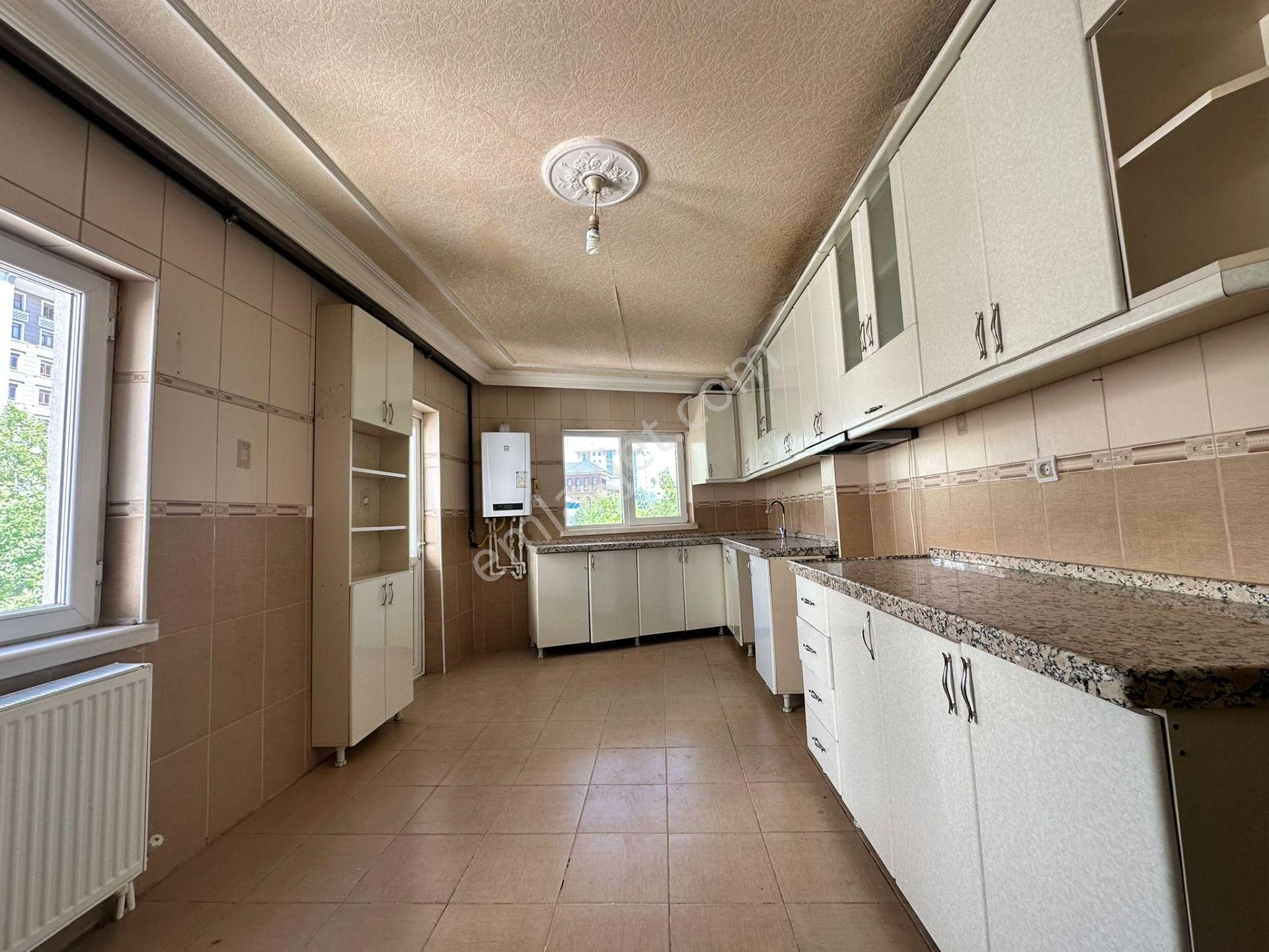 Kalecik Emlak'tan Merkez Mahallesin'de 6+2 Park Manzaralı Dublex Daire - Görsel 2