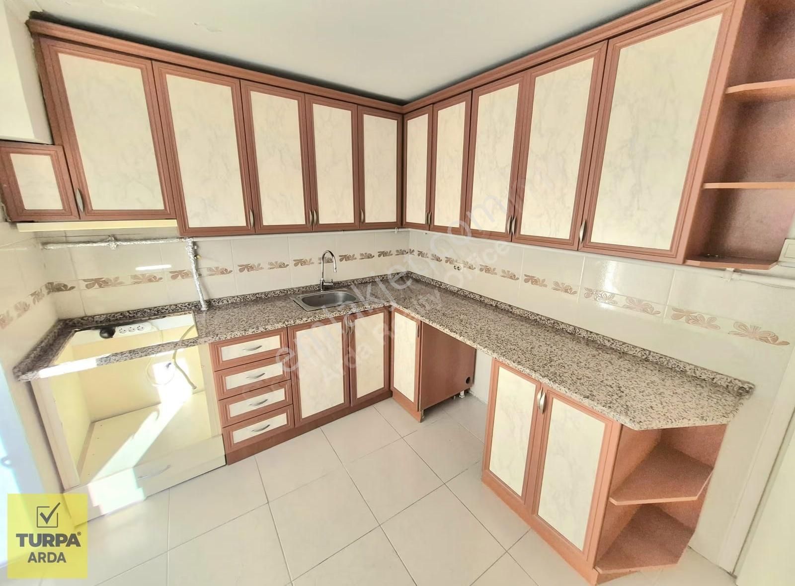 K.yaka Tuna Mah. Özel Teraslı Asansörlü Önü Açık 3+1 160 M2 - Görsel 14