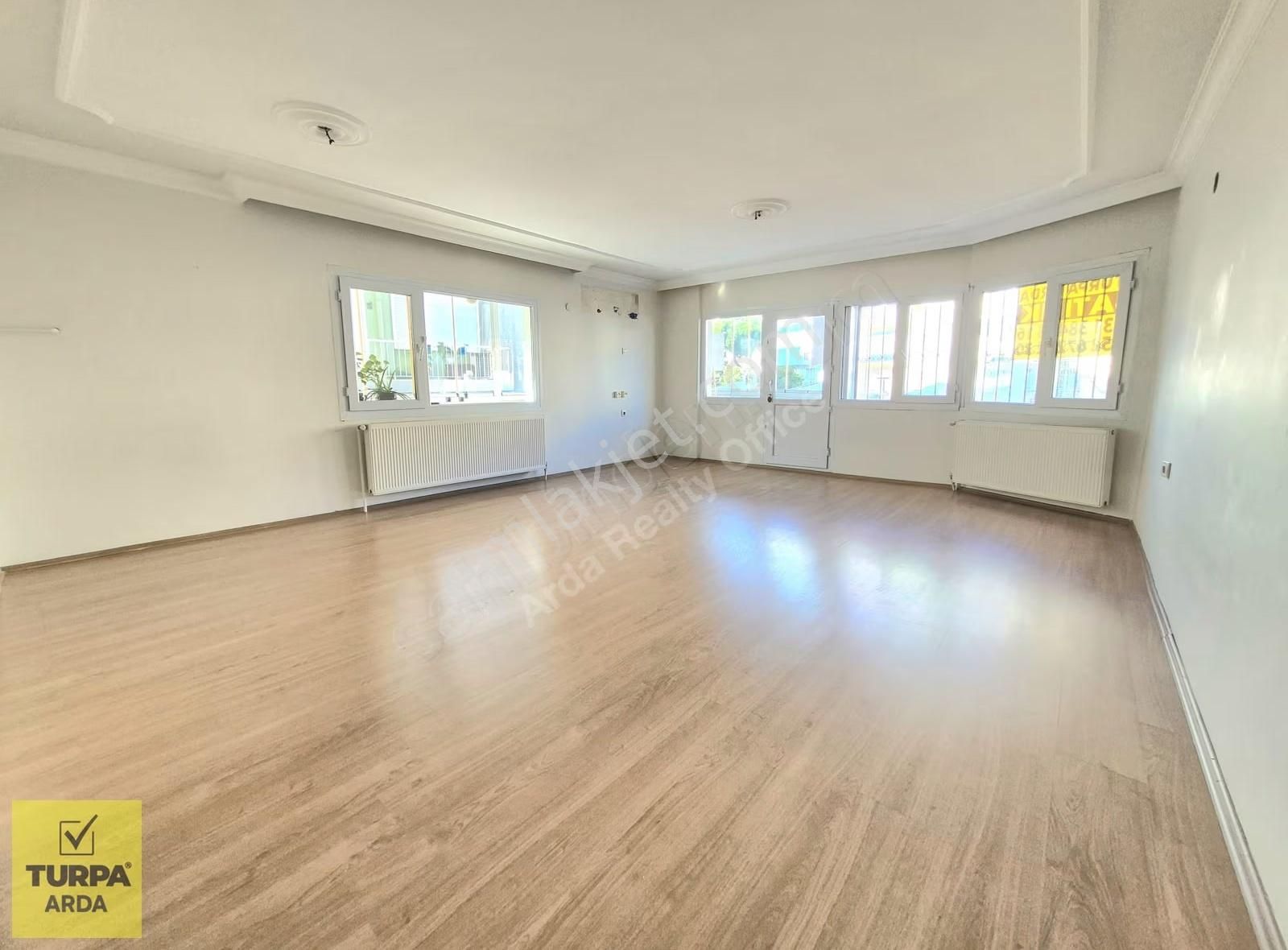 K.yaka Tuna Mah. Özel Teraslı Asansörlü Önü Açık 3+1 160 M2