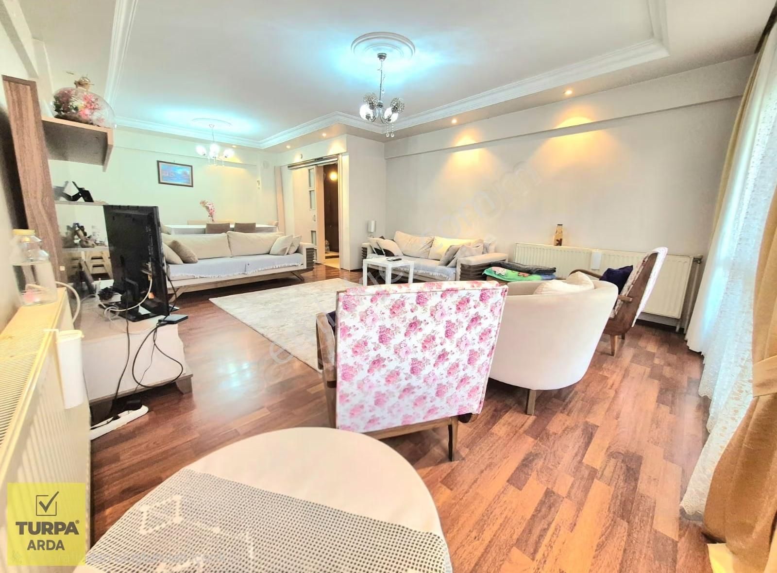 K.yaka Bahçelievler Mah. Çift Cephe D.gazlı 3+1 150 M2 - Görsel 5