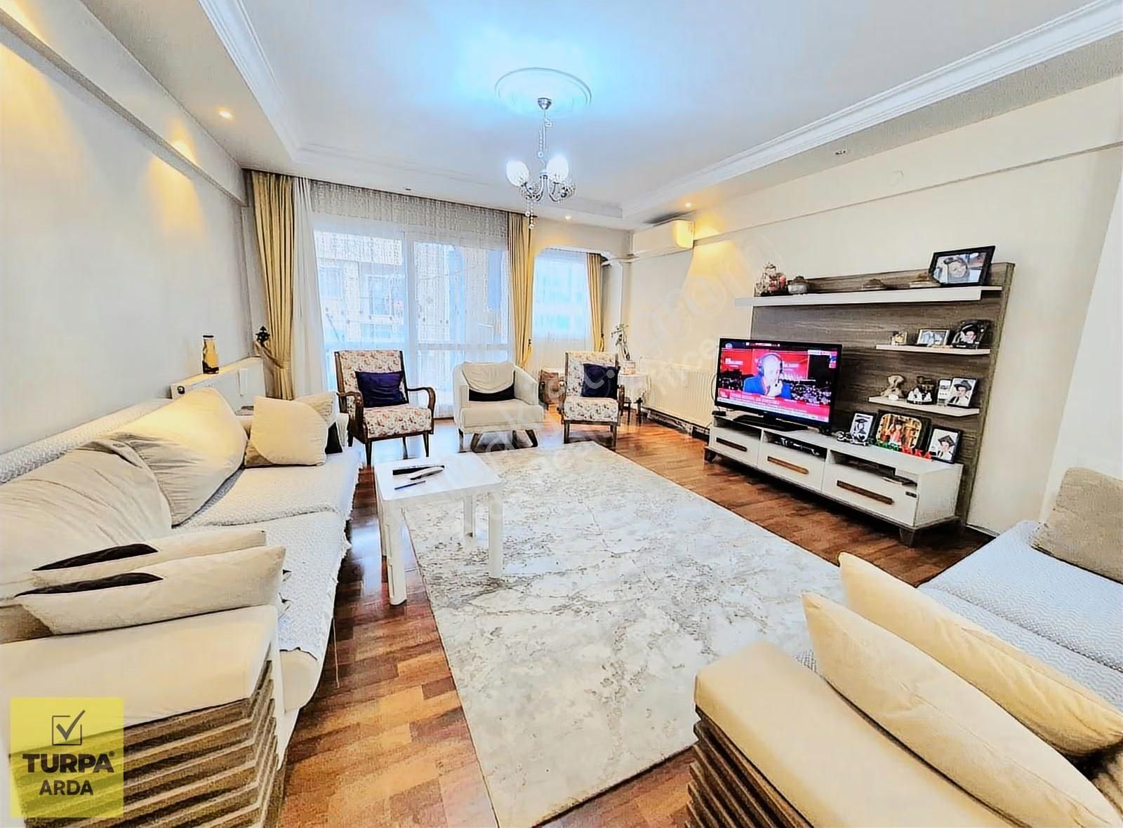 K.yaka Bahçelievler Mah. Çift Cephe D.gazlı 3+1 150 M2