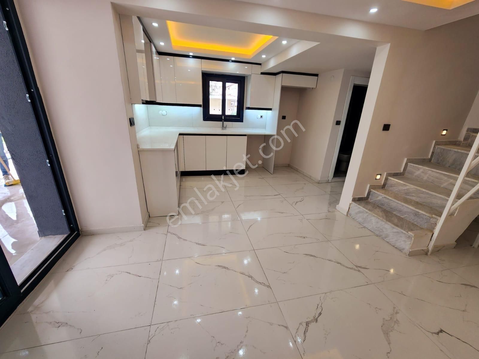 Güzelçamlı Da Plaja Çok Yakın Bahçeli Villa - Görsel 8