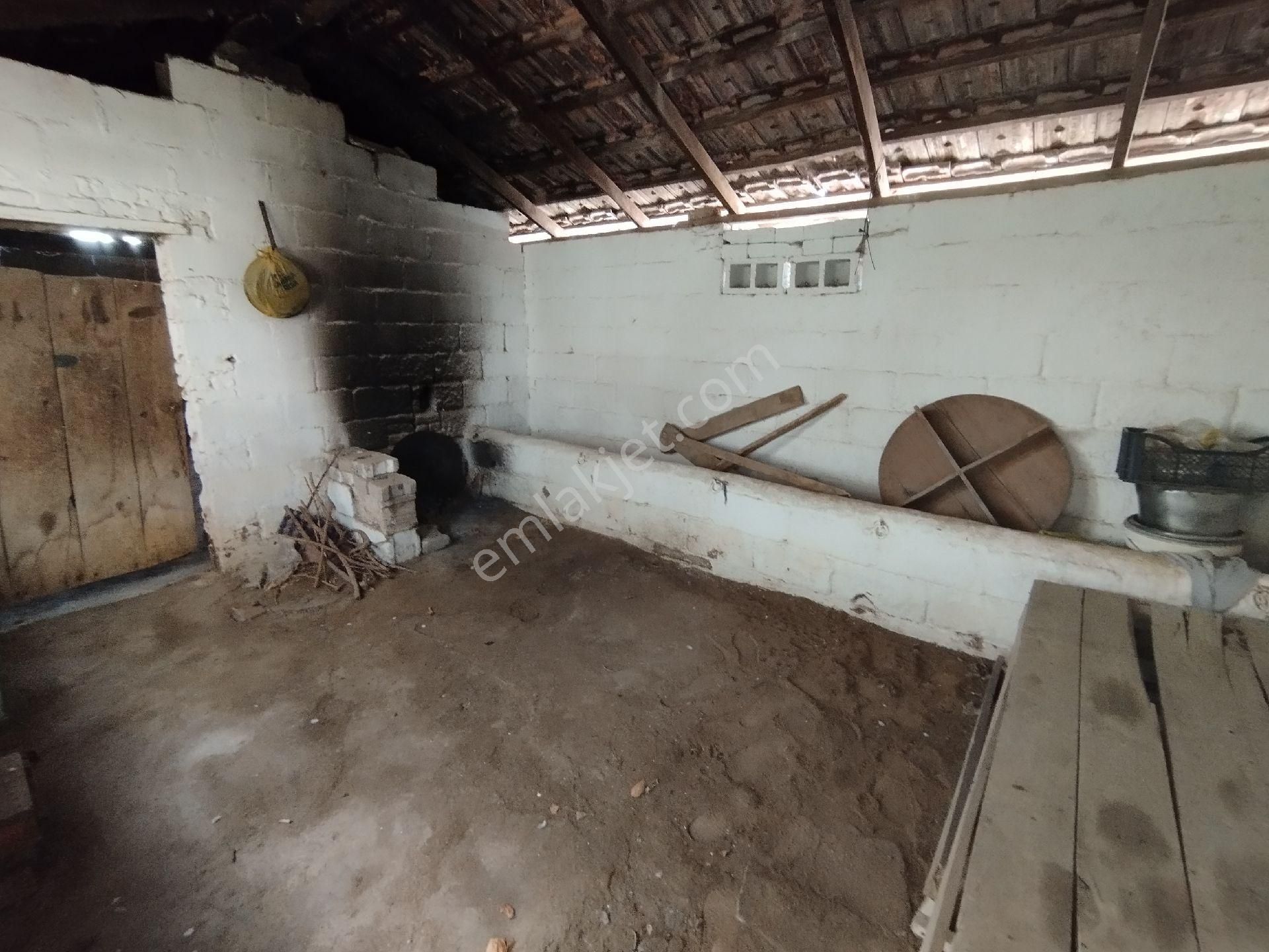 Müstakil Tapulu Ev, Arsa Ve Ahırı Olan 1234 M2 - Görsel 19