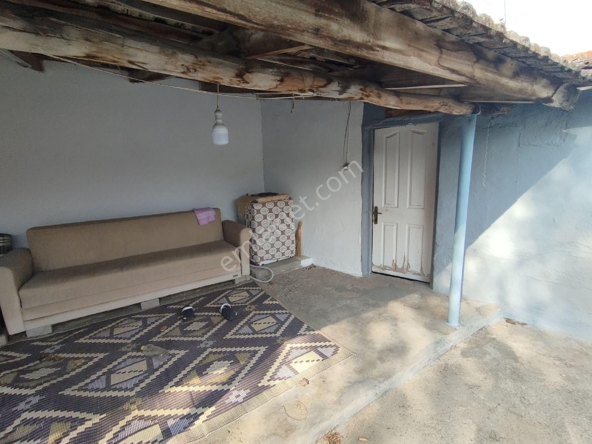 Müstakil Tapulu Ev, Arsa Ve Ahırı Olan 1234 M2 - Görsel 23