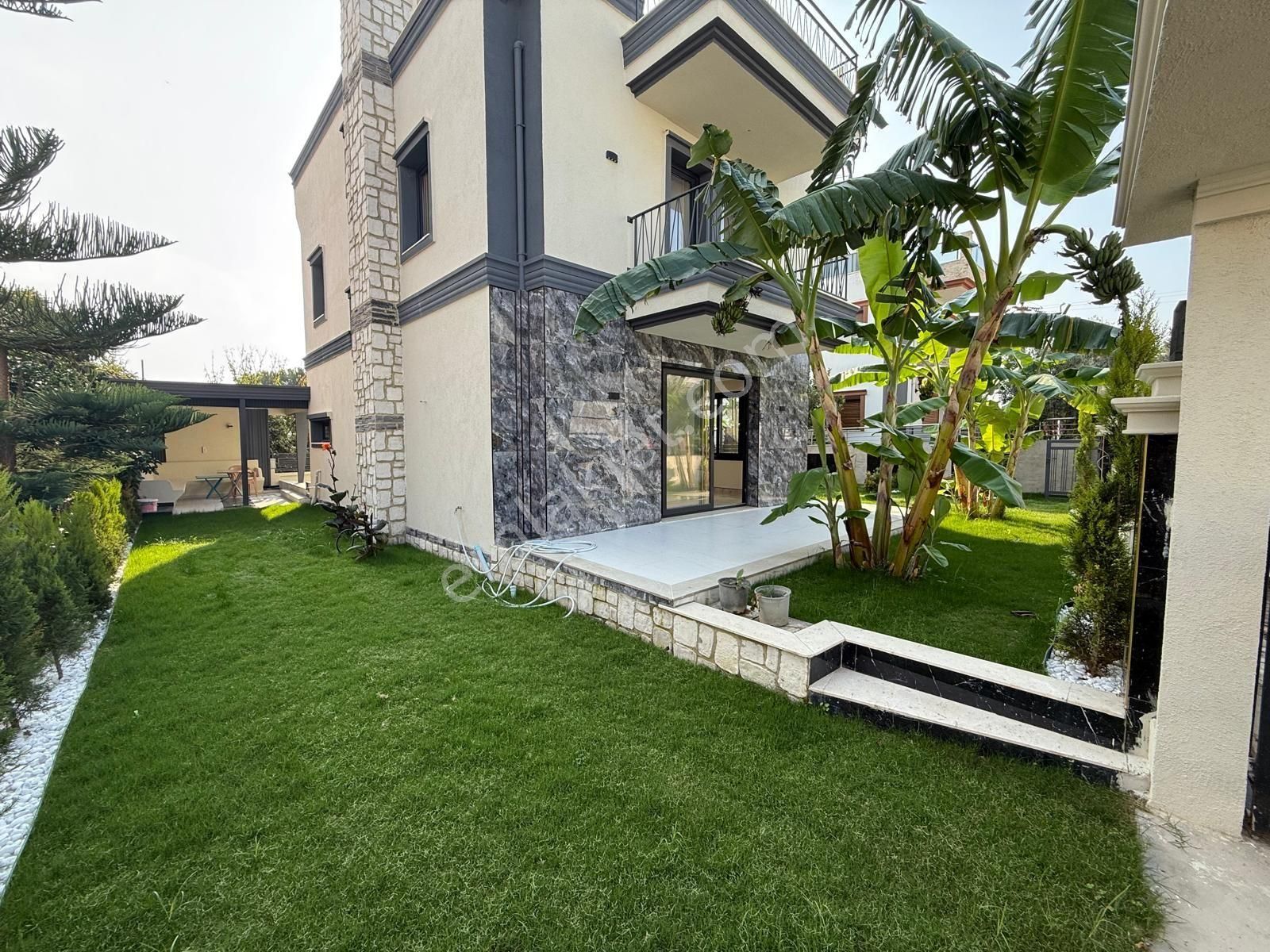 Kuşadası K Denizinde 4+1 Müstakil Sat