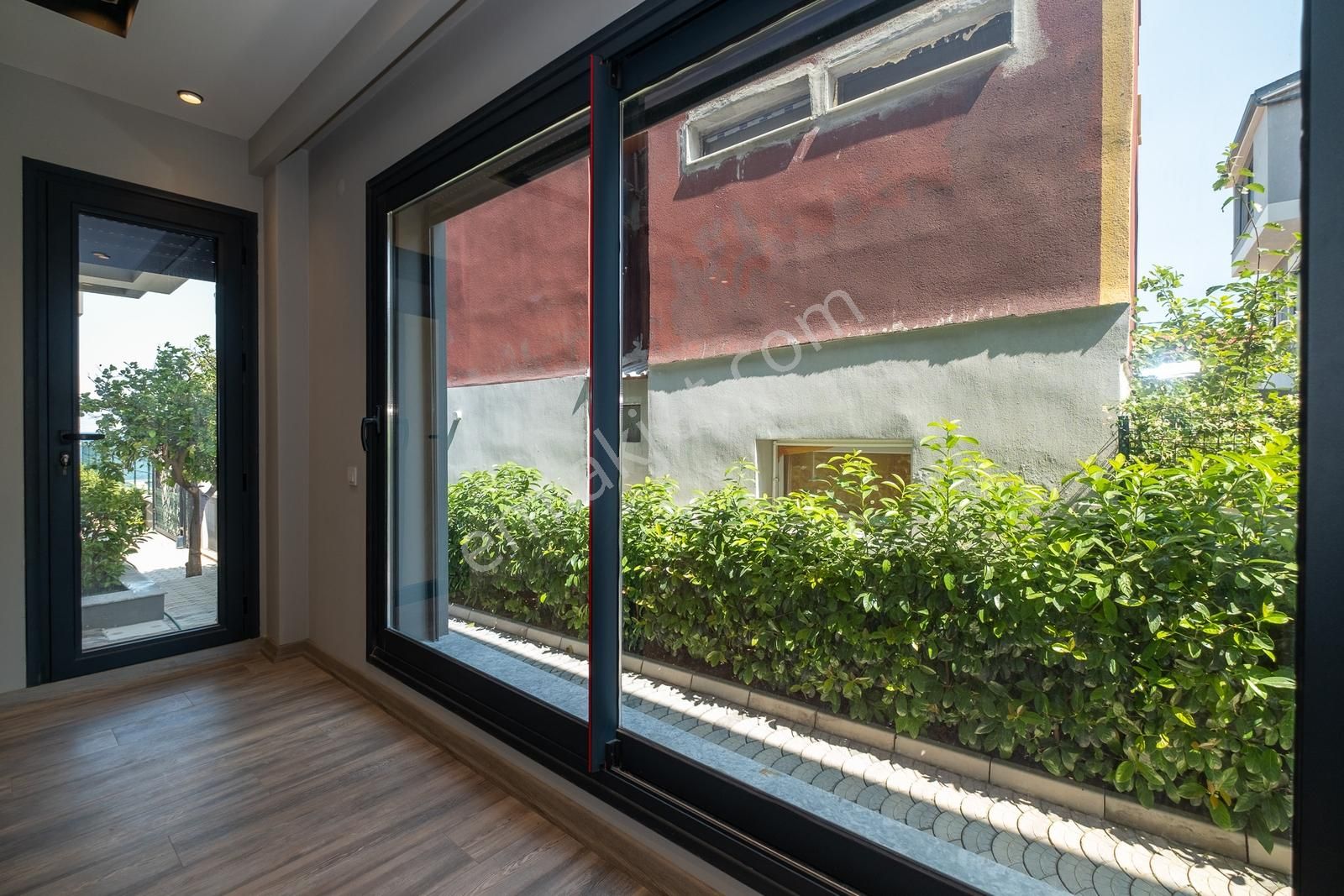 Denize Sıfır, Plajlı Sitede 3+1 Villalar - Görsel 22