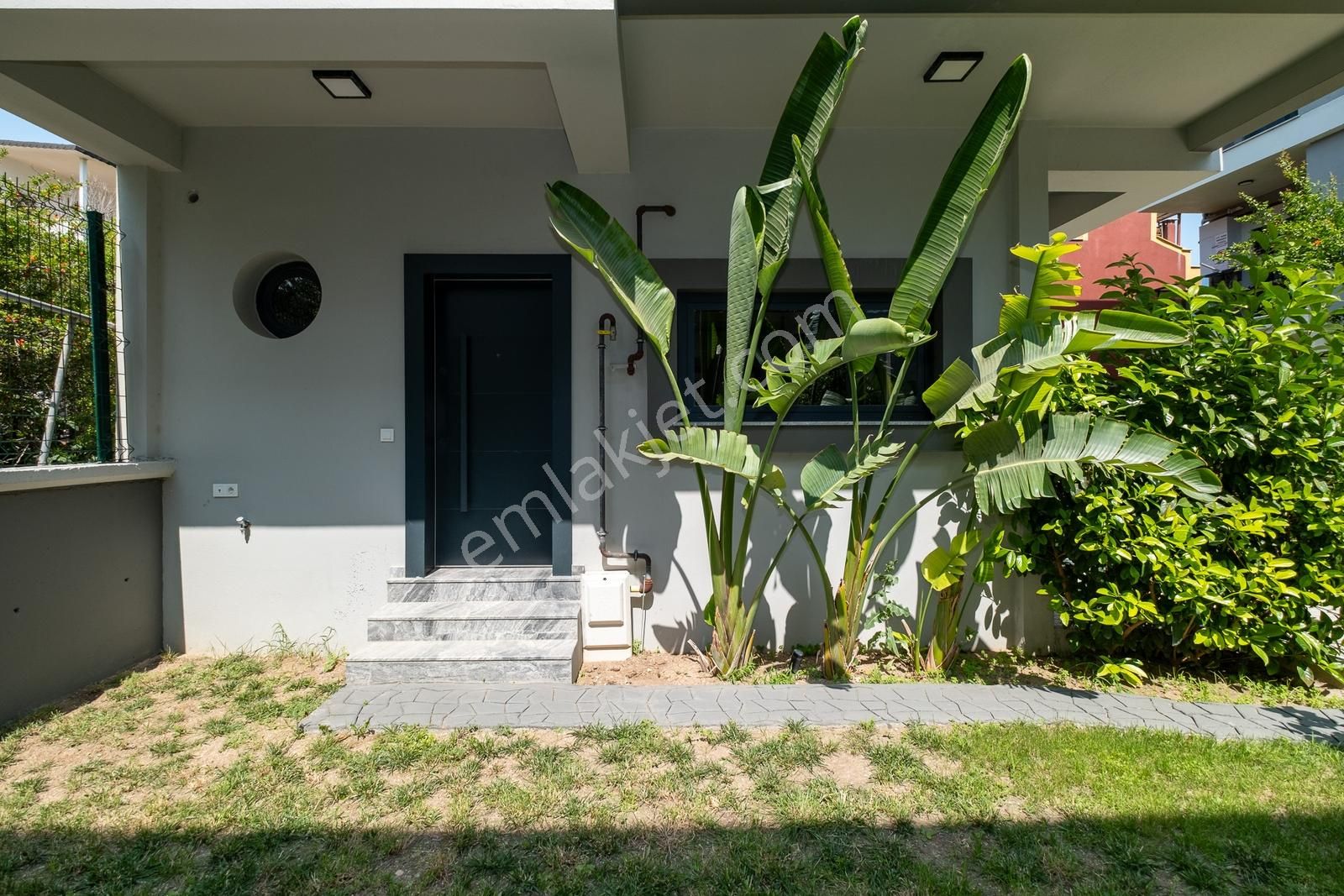 Denize Sıfır, Plajlı Sitede 3+1 Villalar - Görsel 11