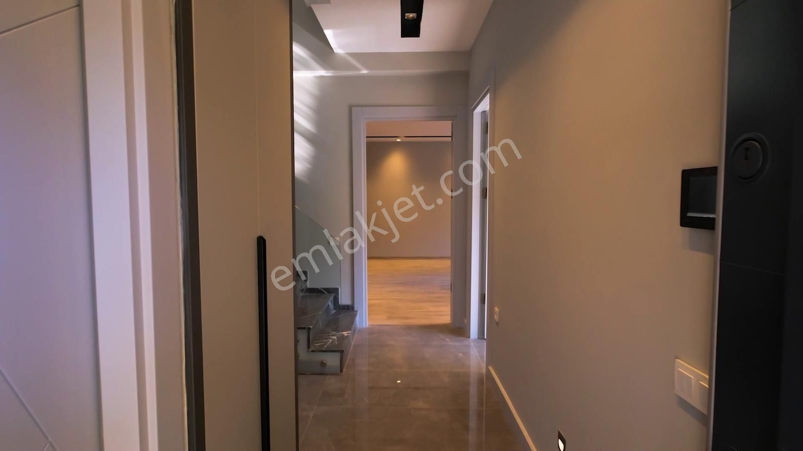 Denize Sıfır, Plajlı Sitede 3+1 Villalar - Görsel 34