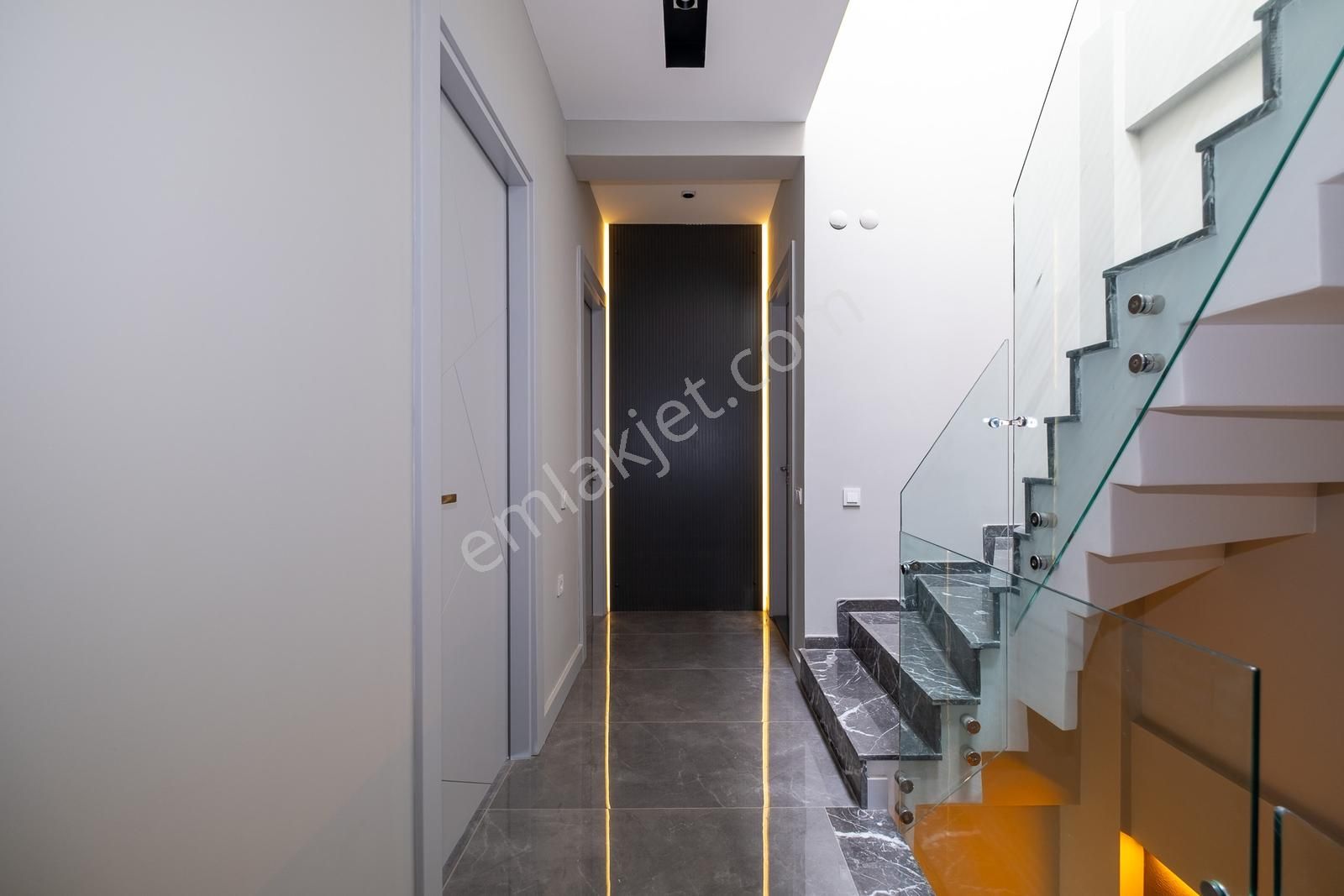 Denize Sıfır, Plajlı Sitede 3+1 Villalar - Görsel 24