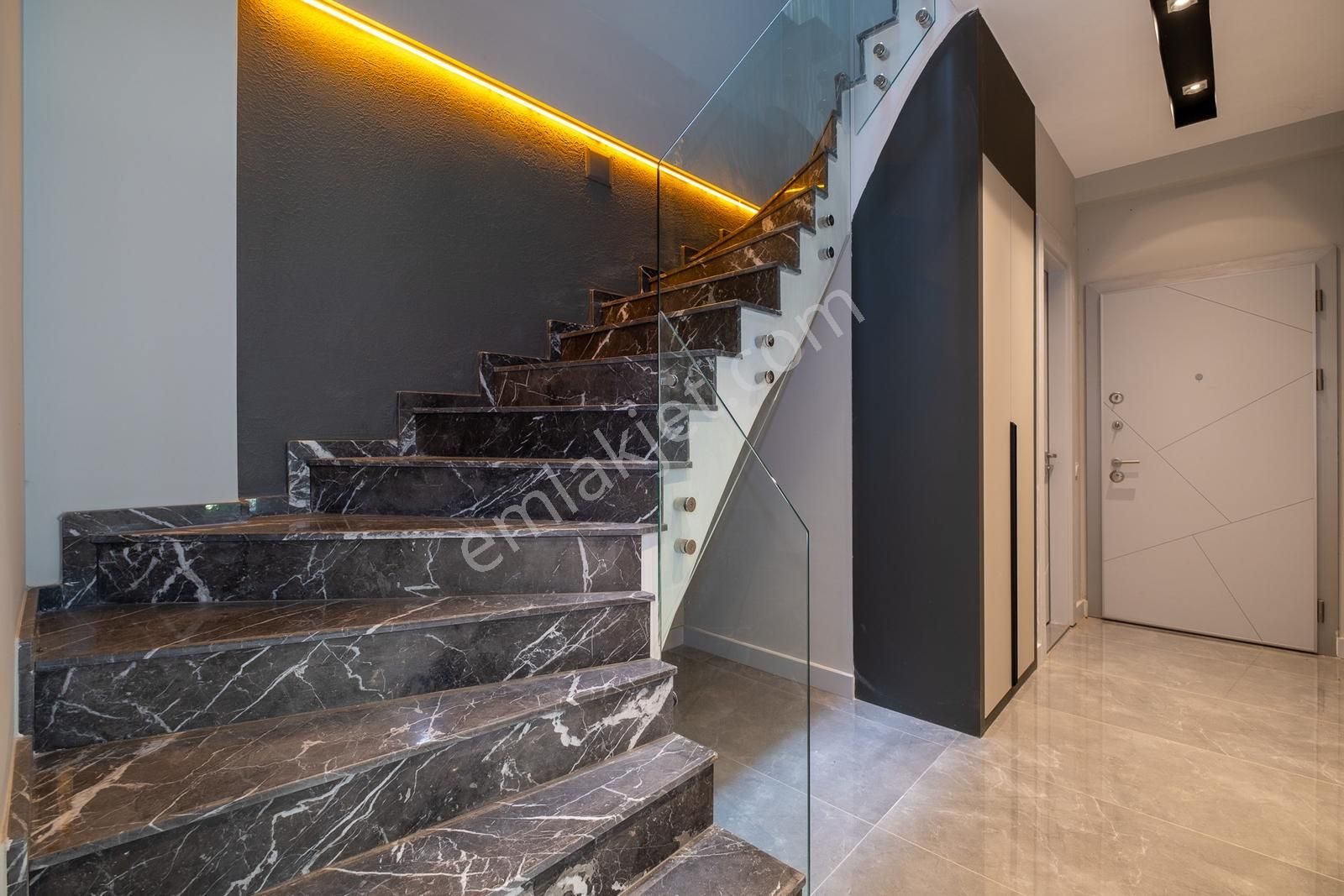 Denize Sıfır, Plajlı Sitede 3+1 Villalar - Görsel 10