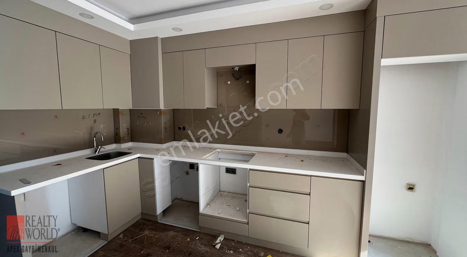 Göksu Riveria Rezidansda Katta 1+1 Fırsat İskanlı Daire - Görsel 6