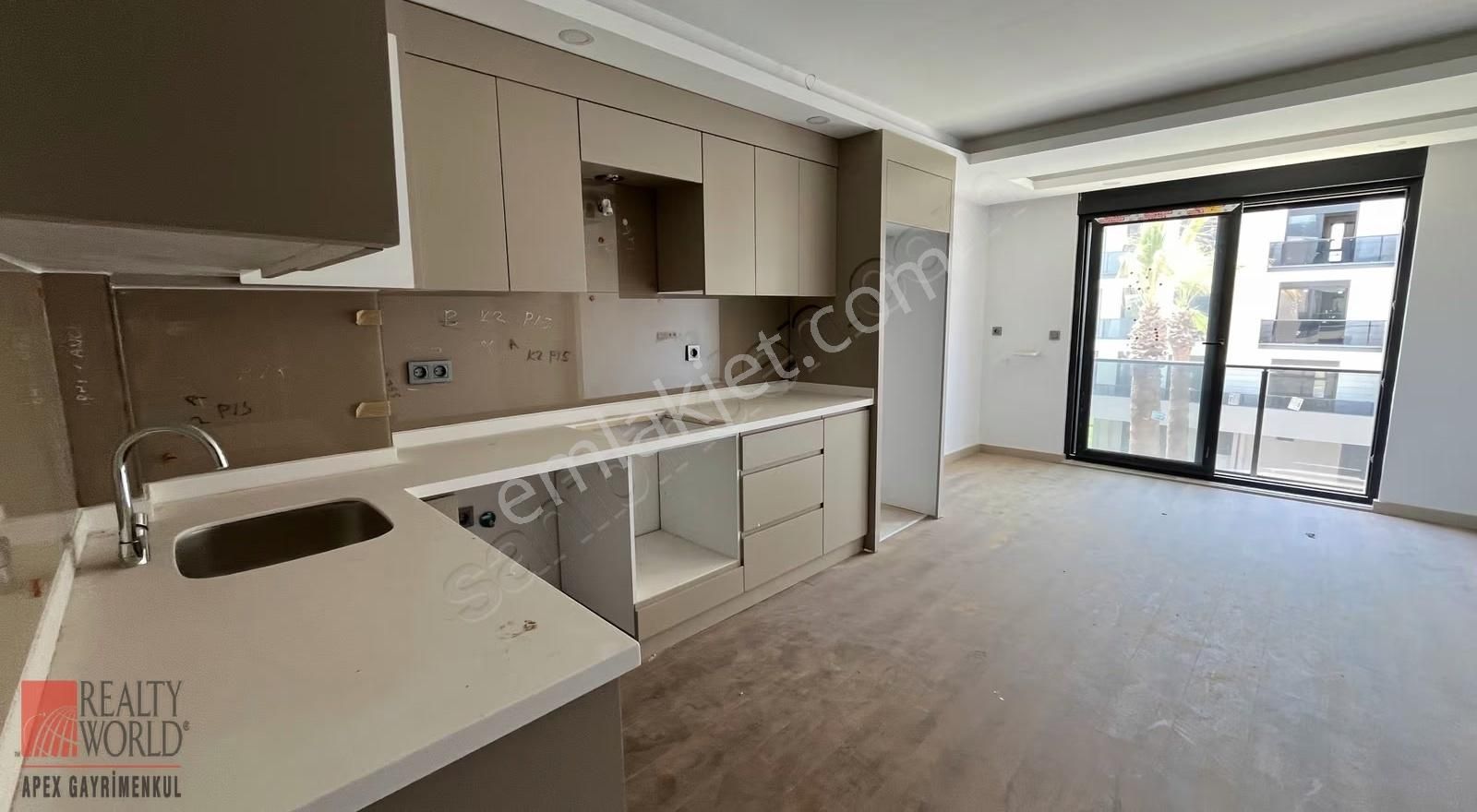 Göksu Riveria Rezidansda Katta 1+1 Fırsat İskanlı Daire - Görsel 10