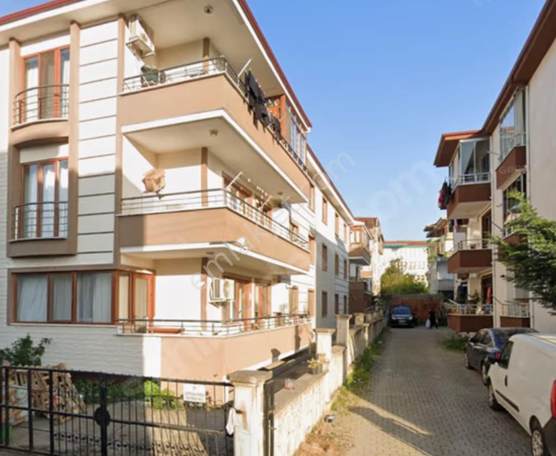 Giriş Kat 3+1 120 M² Ferah Satılık Daire