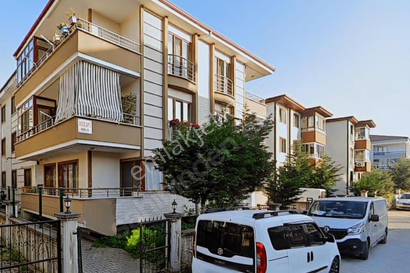 Giriş Kat 3+1 120 M² Ferah Satılık Daire - Görsel 3