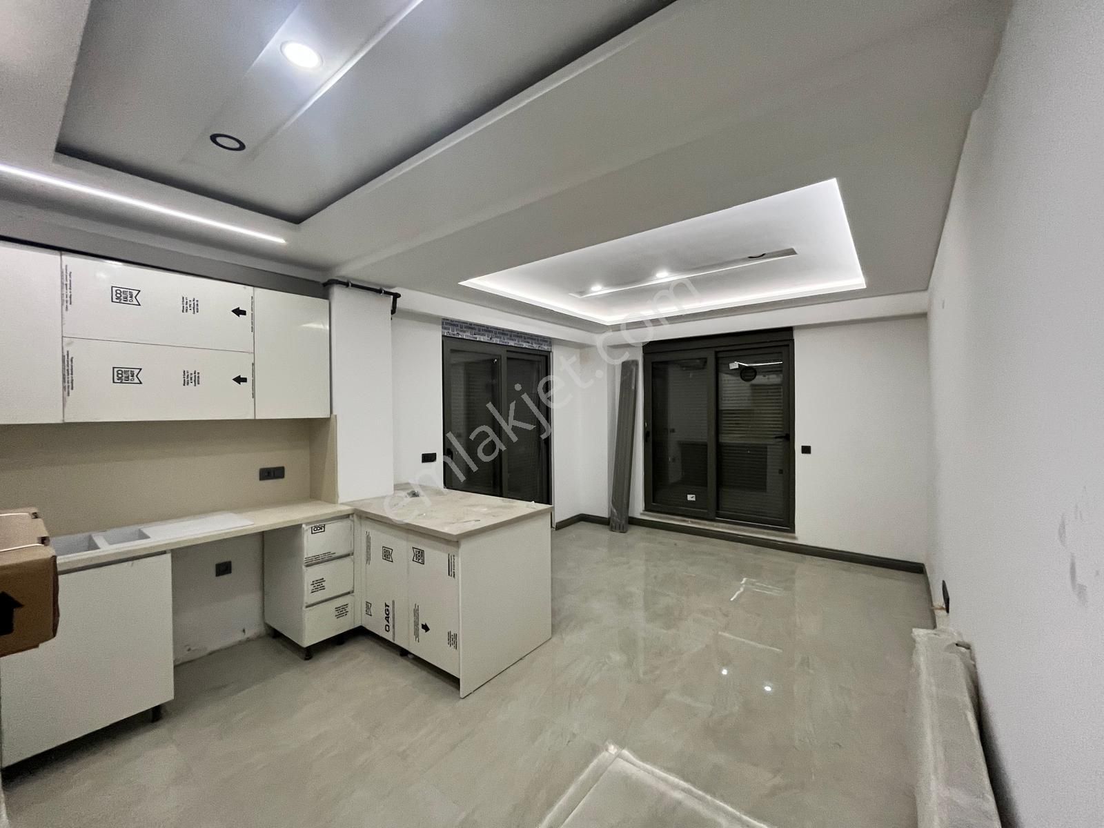 Bahçelievler 'de Denize Yürüme Mesafesinde Arakat Lüks Daire