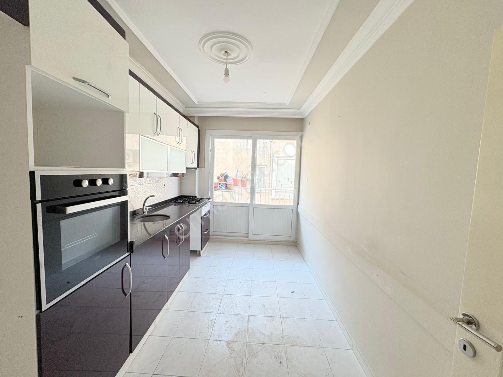 Prestij'den Bahçelievler'de Geniş Oturumlu Tertemiz 3+1 Daire - Görsel 2