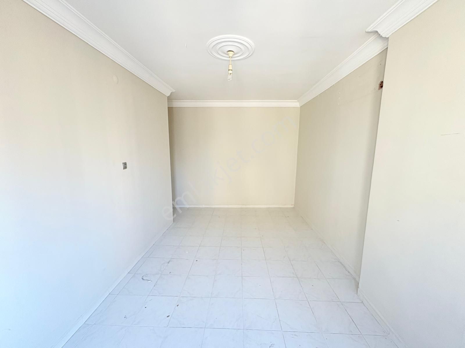 Prestij'den Bahçelievler'de Geniş Oturumlu Tertemiz 3+1 Daire - Görsel 4