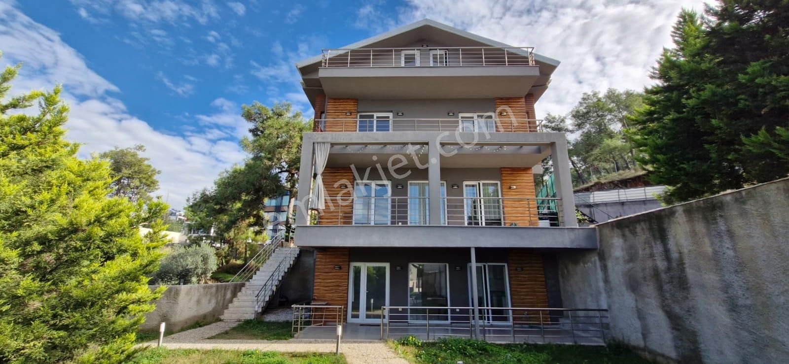 Goldhouse Dan Satılık Sahile Yakın Konumda Müstakil Villa 3+2