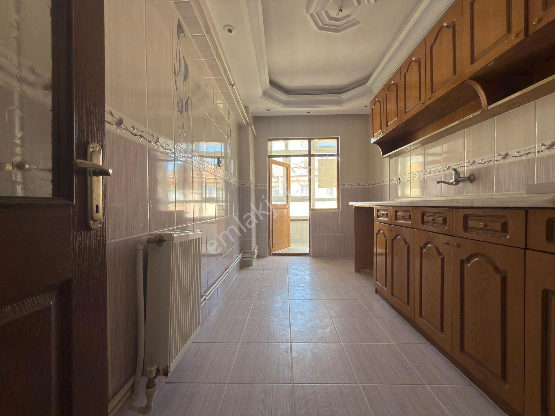 Kalecik Emlak'tan Fatih Mah.çarşı İçinde 3.kat 3+1 Yapılı Daire - Görsel 2