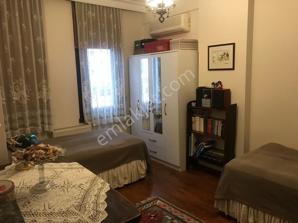 Aracı Emlak'tan Bağlarbaşında 2+1satılık Daire