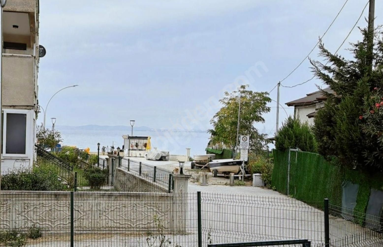 Çiftlikköy Sahilde Deniz Manzaralı Satılık Daire