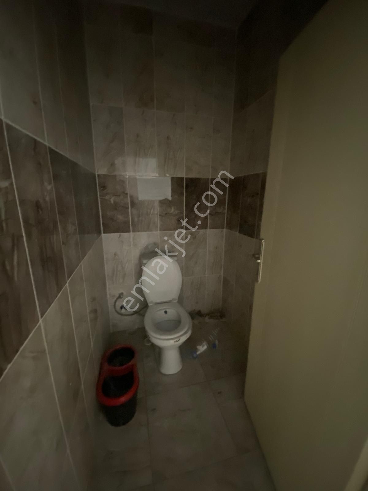 Atatürk Mahallesinde Geniş Depolu Kiralık Dükkan - Görsel 10