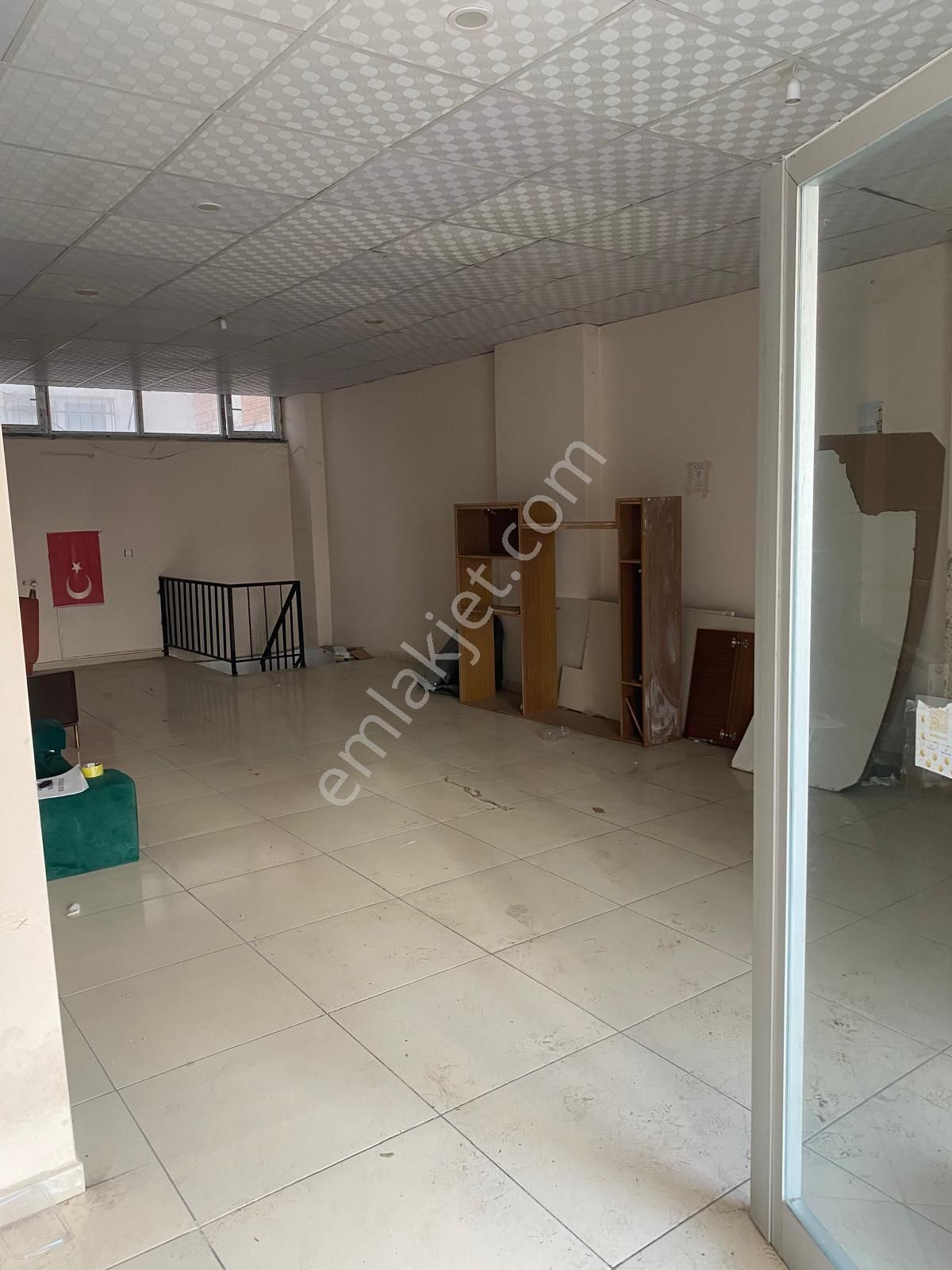 Atatürk Mahallesinde Geniş Depolu Kiralık Dükkan - Görsel 6