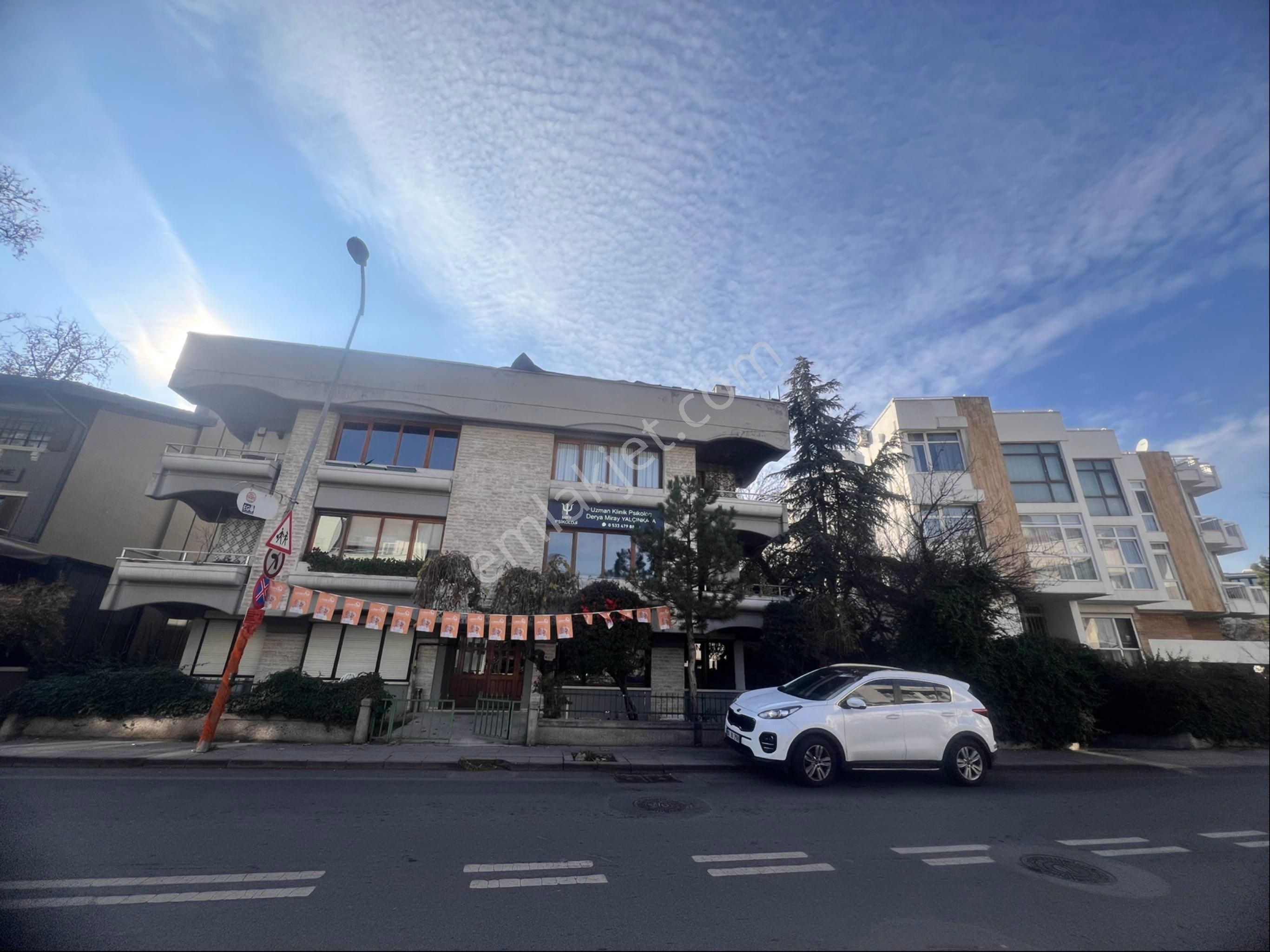 Filistin Cad. 3+1 Kapalı Otoparklı ,katta,ön